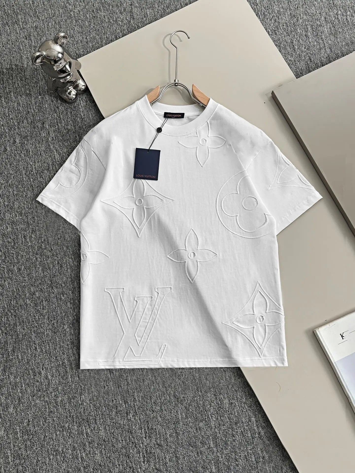 Louis Vuitton LV T-shirt Front and Back Large Clover Embroidery logo round Neck Short Sleeve25ss New Pure Cotton Unisex Style T Casual T-Shirt Base Layer Shirt OS Loose Fit Half Sleeve Top Plus Size