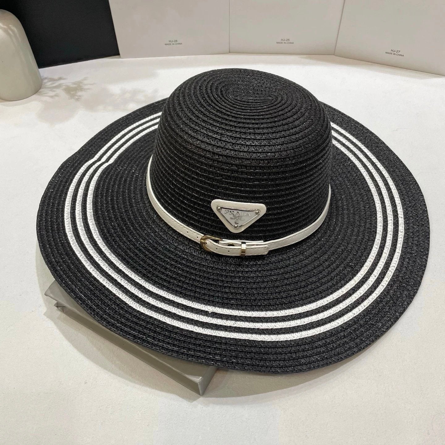 PRADA Hat Triangle mark logo Fisherman Hat Straw Hat Casual Sun Protection Outdoor Versatile UV Protection Plain Face Covering Sun Hat Flat Top Bucket Hat
