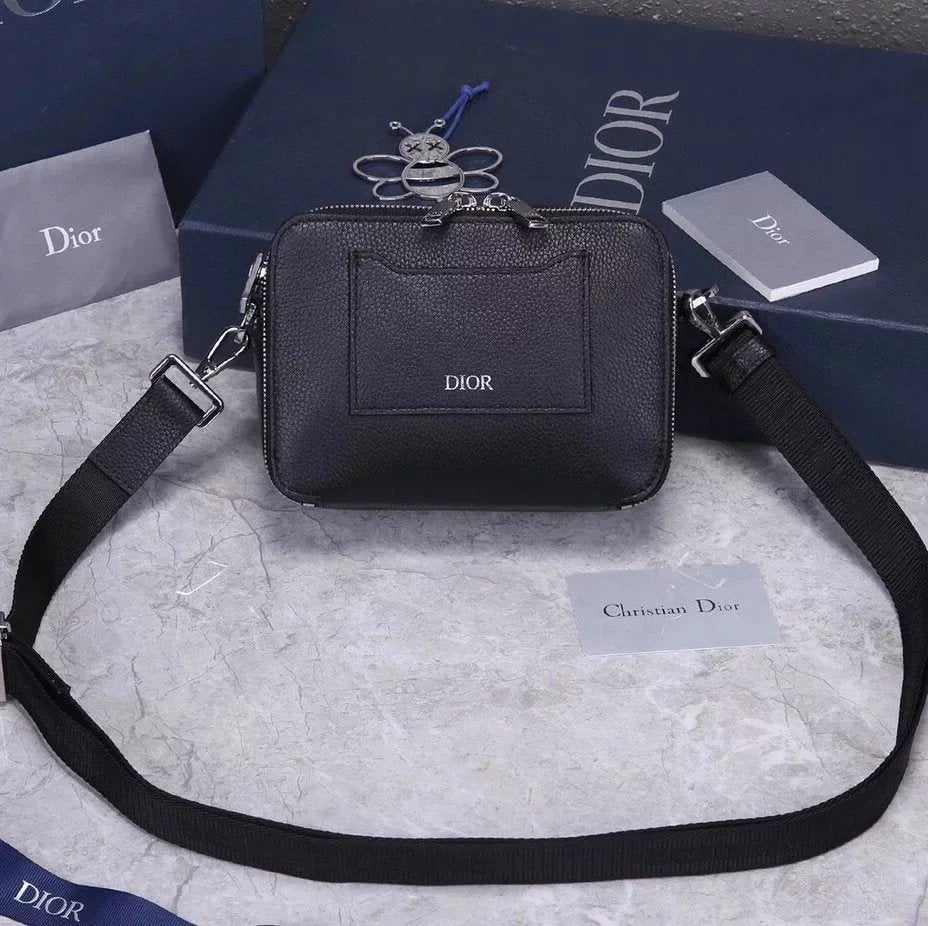 Dior Men's Bag Top version 23Spring and Summer New Small Square Bag Men's and Women's Bags Presbyopic Letter Printing Men's Shoulder Messenger Bag Clutch Camera Bag20BBC119YSE