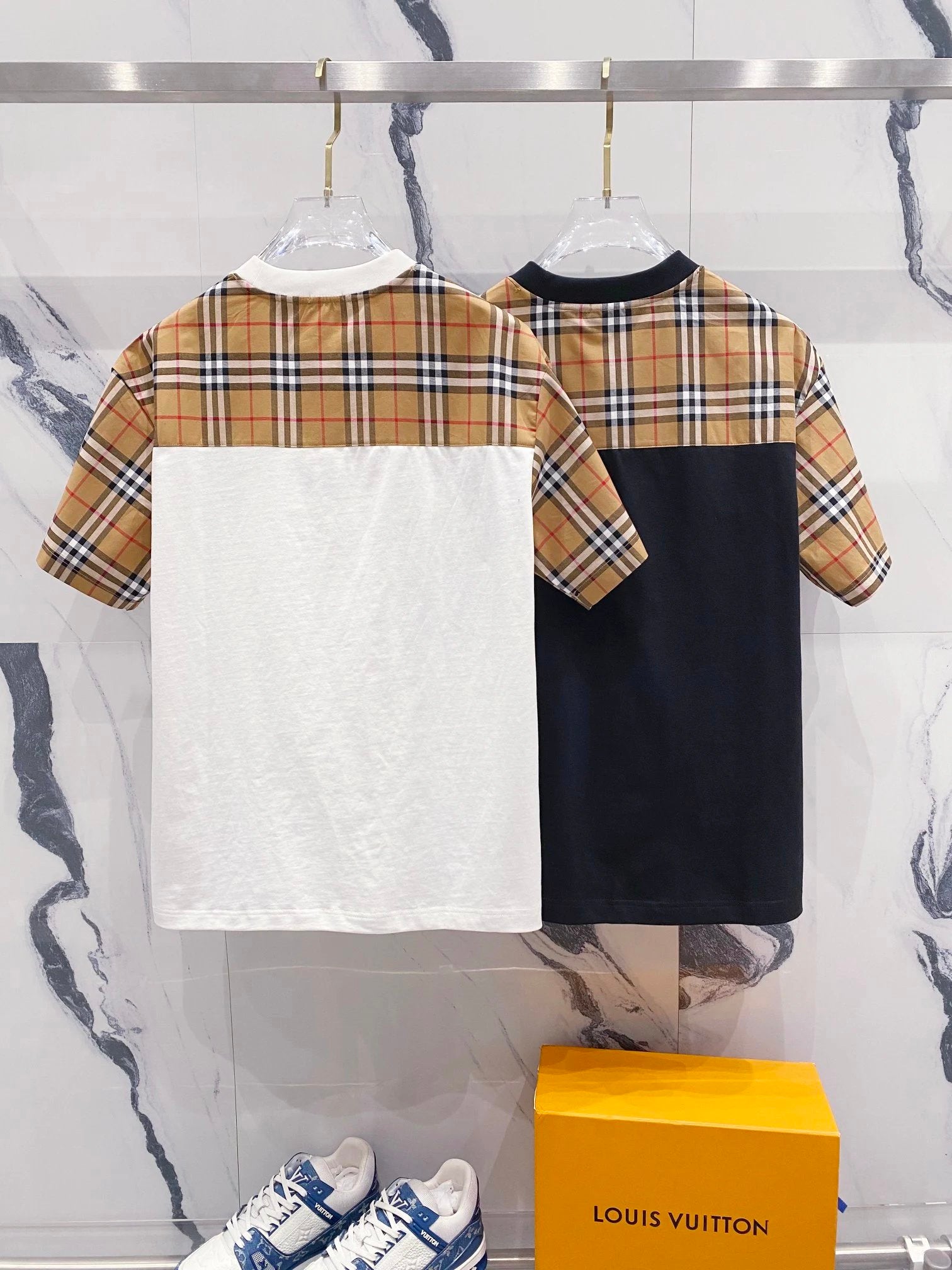 Burberry T-shirt Plaid Patchwork Design with Embroidered Letters LOGO Round Neck Short Sleeve T-Shirt25ss New Pure Cotton Unisex Style T T-shirt OS Loose Fit Base Shirt Short Sleeve Top T-Shirt