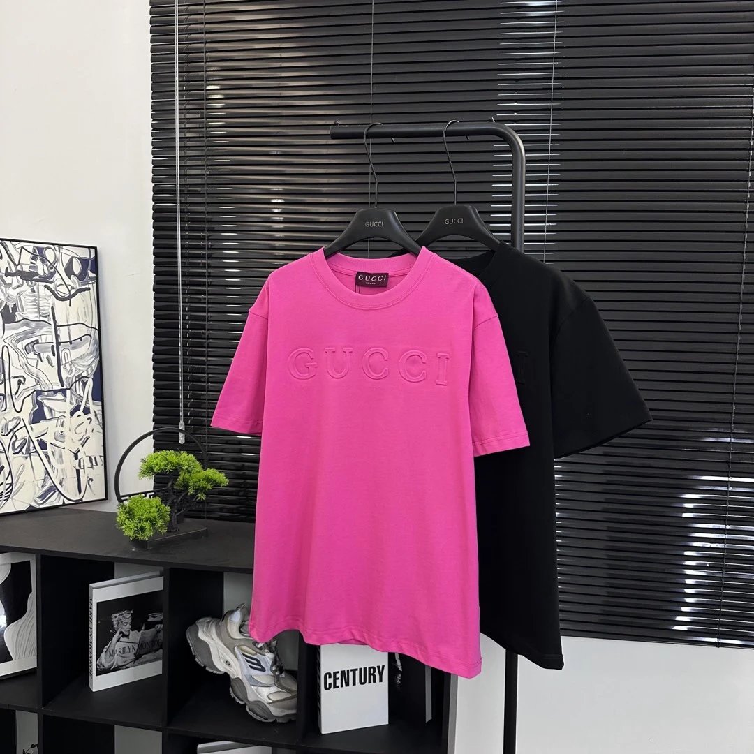 Gucci T-shirt 3D Embossed Lettering logo round Neck Short Sleeve25ss New pure cotton T Unisex T-Shirt OS Loose Fit Base Shirt Top Half Sleeve T-Shirt