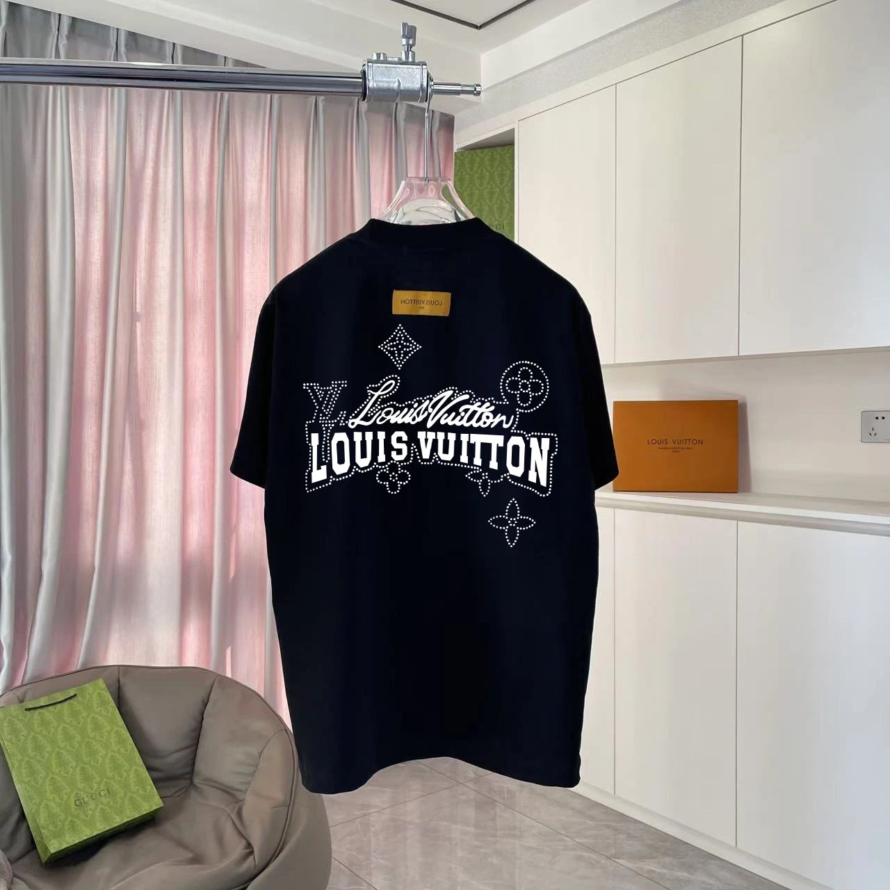 Louis Vuitton LV T-shirt Chest Print lgoo Round neck short-sleeve pure cotton T T-shirt ins Unisex Simple Summer New Casual Base Shirt B Home T-shirt