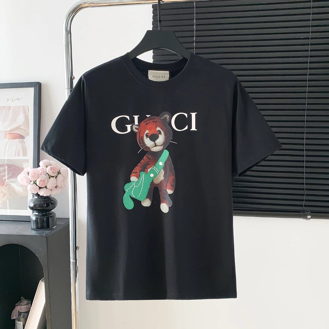 Gucci T-shirt Colorful Printed Bear Chest Backpack Logo Logo Crew Neck Short Sleeve25ss New pure cotton T Unisex T-Shirt OS Loose Fit Base Shirt Top Half Sleeve T-Shirt