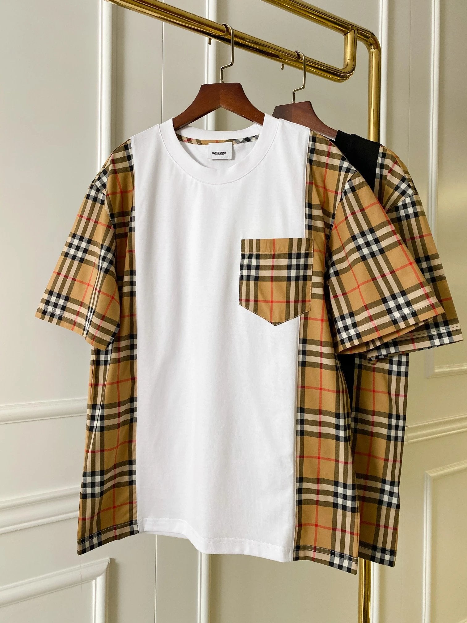 Burberry T-shirt Side Stripe Patchwork Decoration logo round Neck Short Sleeve25ss New pure cotton T Unisex T-Shirt OS Drop Shoulder Loose Fit Base Shirt Top T-Shirt Short Sleeve