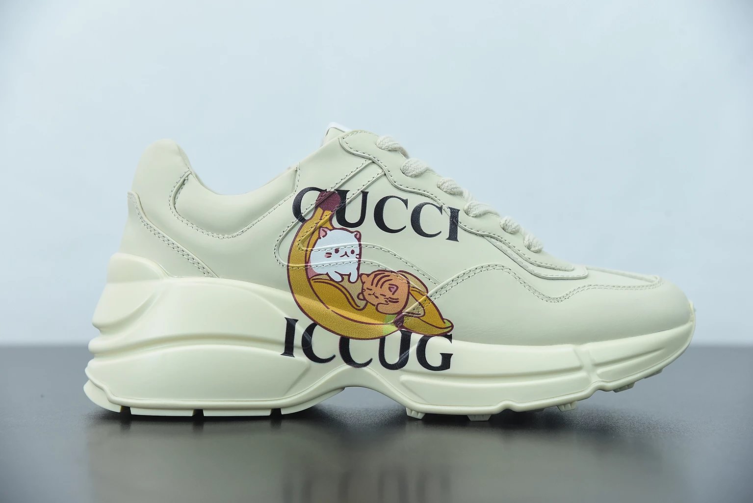 Gucci Shoes Classic Casual Low Top Dad Shoes Ivory White Strawberry Redmi White Printing Lip Printings XINGX Printing Tiger Year Series Banana Cat Sequin Printing White Distressed Retro Casual Shoes Sneaker Same Style for Men and Women