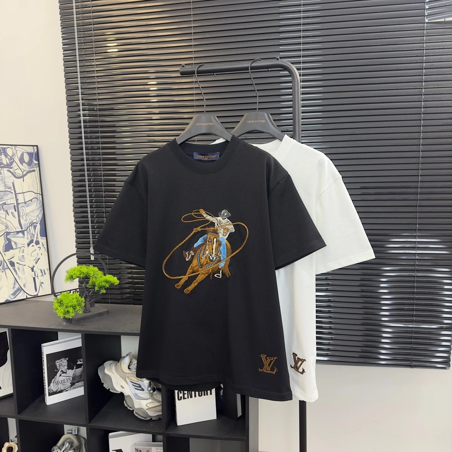 Louis Vuitton LV T-shirt Western Denim Series Embroidery logo round Neck Short Sleeve25ss New Pure Cotton Unisex Style T Casual T-Shirt Base Layer Shirt OS Loose Fit Half Sleeve Top Plus Size