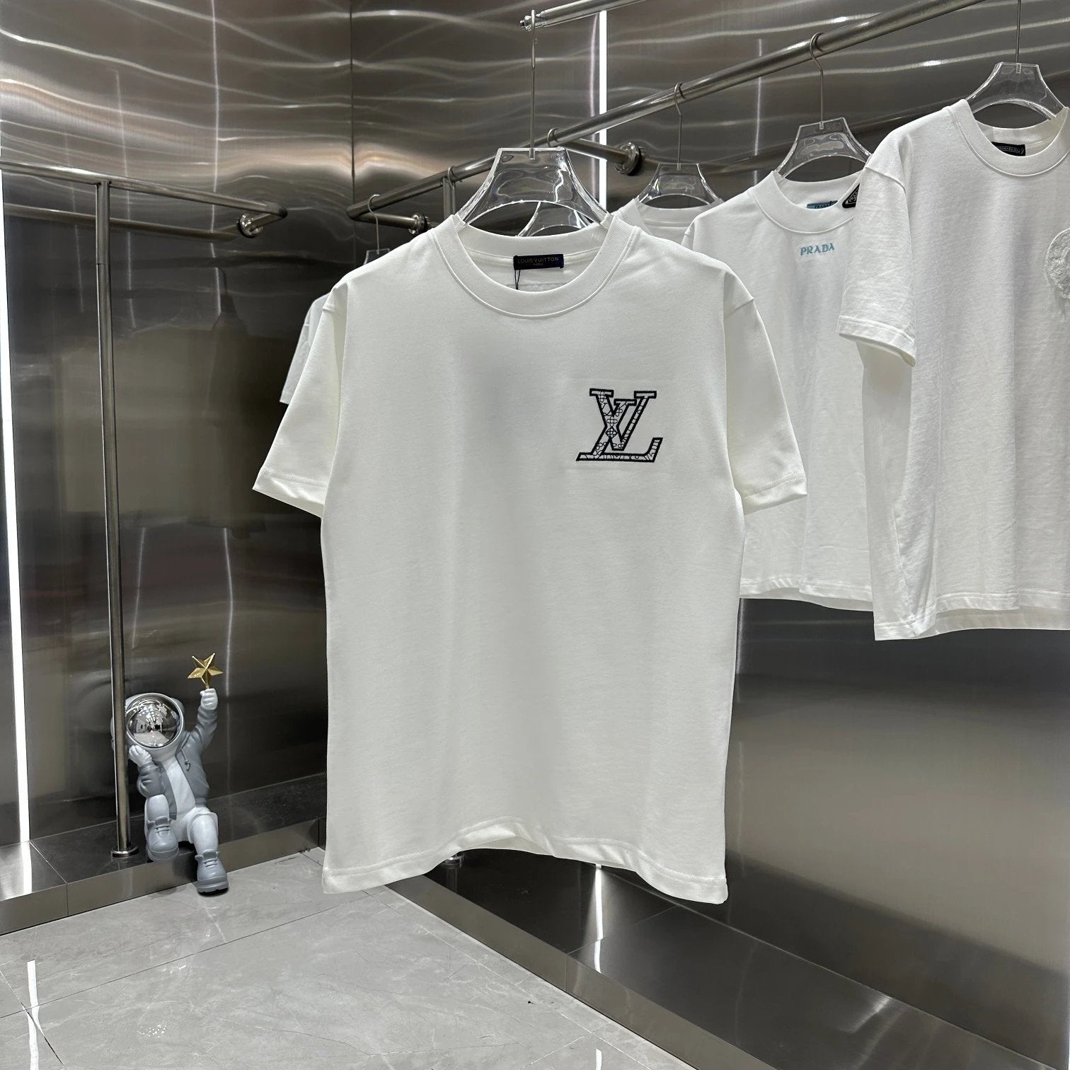 Louis Vuitton LV T-shirt Letter Embroidery logo Denim Patch Embroidered Crew Neck Short Sleeve25ss New Pure Cotton Unisex Style T T-shirt OS Loose Fit Base Shirt Top Half Sleeve T-Shirt