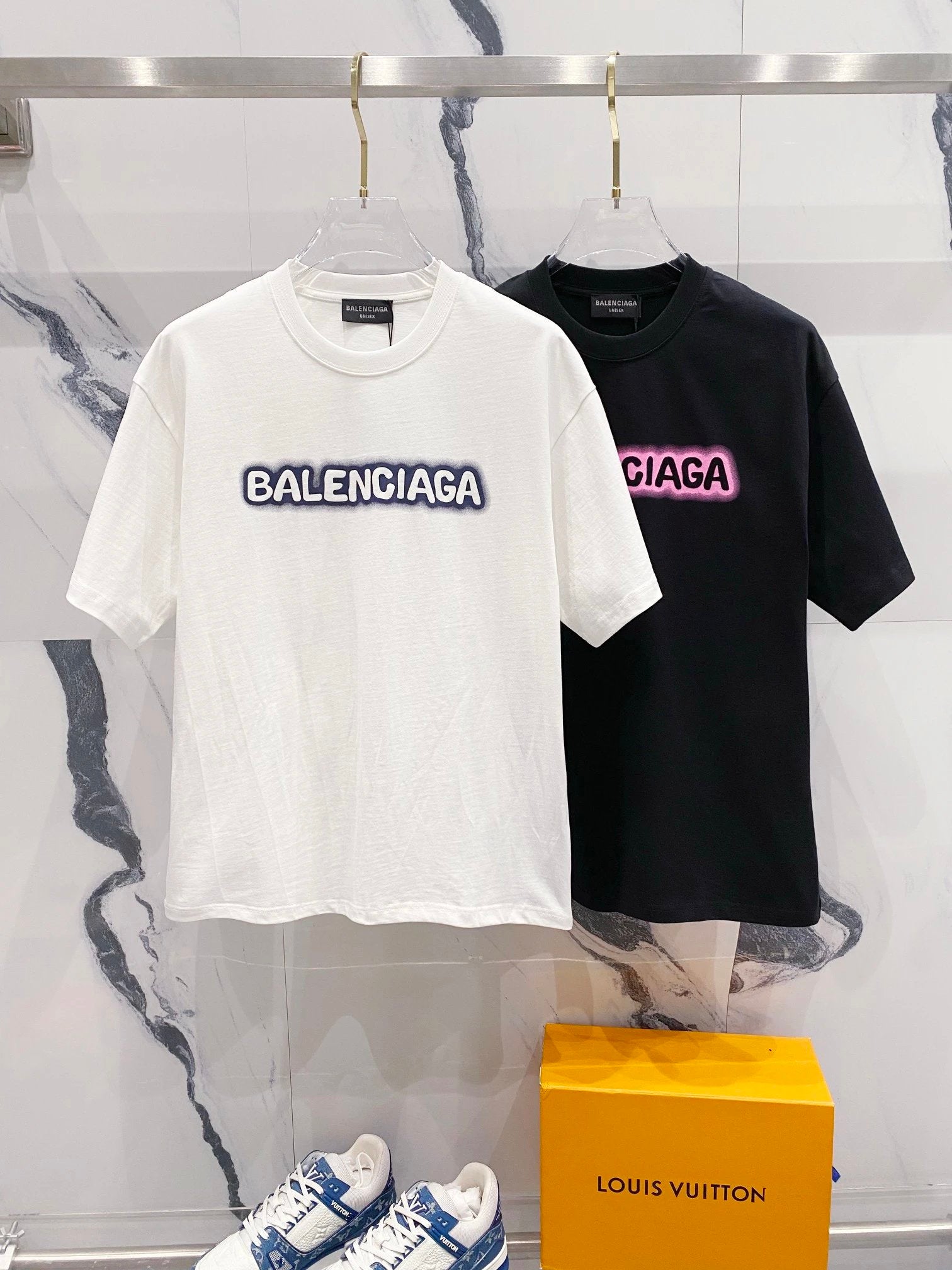 Balenciaga T-shirt Fluorescent Brand Lock Letters LOGO Printed Logo Crew Neck Short Sleeve25ss New Pure Cotton Unisex Style T T-shirt OS Loose Fit Base Shirt Casual Short Sleeve Top T-Shirt