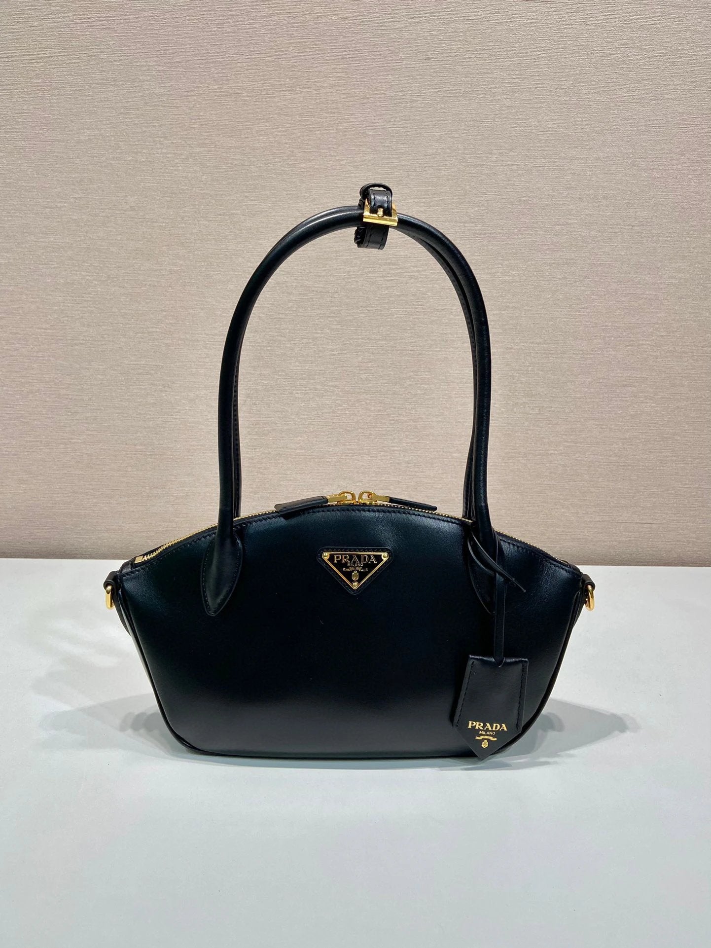 PRADA Bag Top version Latest Enamel Metal Triangle Logo Badge Tote Bag outside Imported Calfskin with Imported Sheepskin Shoulder Bag Messenger Bag Underarm Bag Handbag Women's Bag1BA427