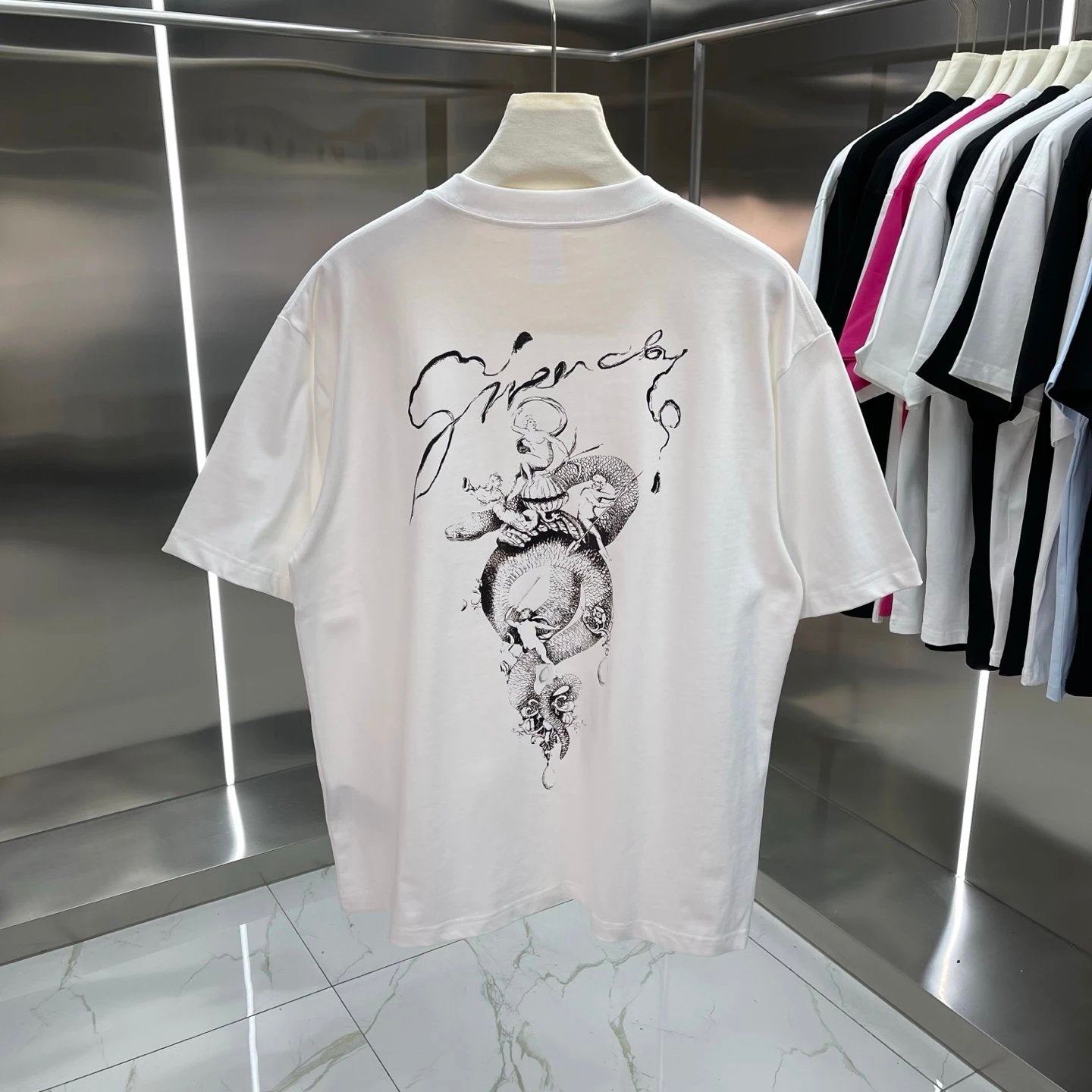 Givenchy T-shirt Backside Handwritten Letter Pattern Print logo round Neck Short Sleeve25ss New Pure Cotton Unisex Style T Casual T-Shirt Base Layer Shirt OS Loose Fit Half Sleeve Top Plus Size