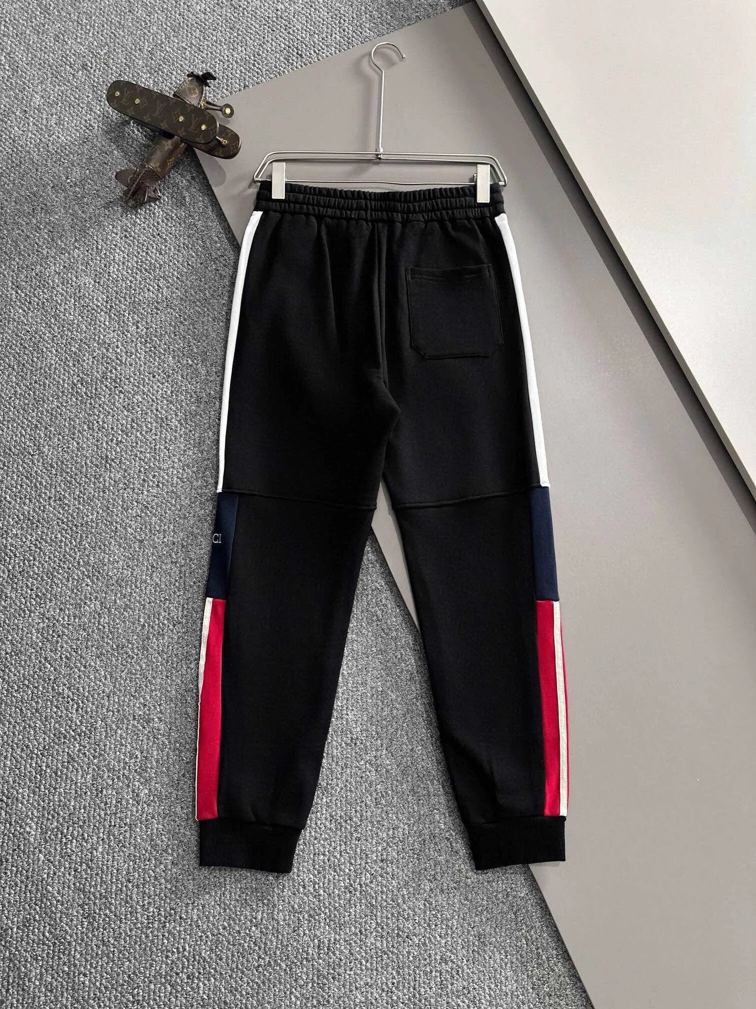 Gucci Sweatpants Clover logo Embroidered Three-Stripes Patchwork Design Jogger Sweatpants Autumn Unisex Long Pants Drawstring Winter Loose Plus Size Casual Pants High Waist Color Block