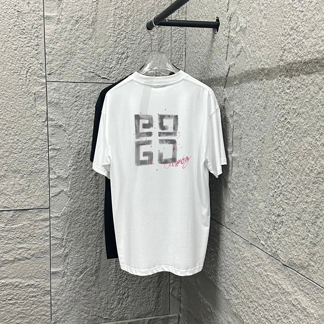 Givenchy T-shirt Back Splash Ink Letter Totem Print logo round Neck Short Sleeve25ss New pure cotton T Unisex T-Shirt OS Drop Shoulder Loose Fit Base Shirt Top T-Shirt Short Sleeve