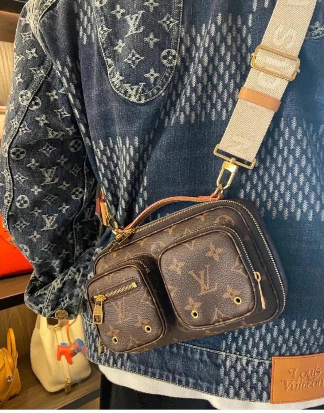 Louis Vuitton LV Men's Bag Top version （Tax-Free Surrogate Shopping）Exclusive Launch Genuine Goods OEM2021New Men and Women Bags Two-in-One Motorcycle Camera Bag Shoulder Messenger Handbag M80446