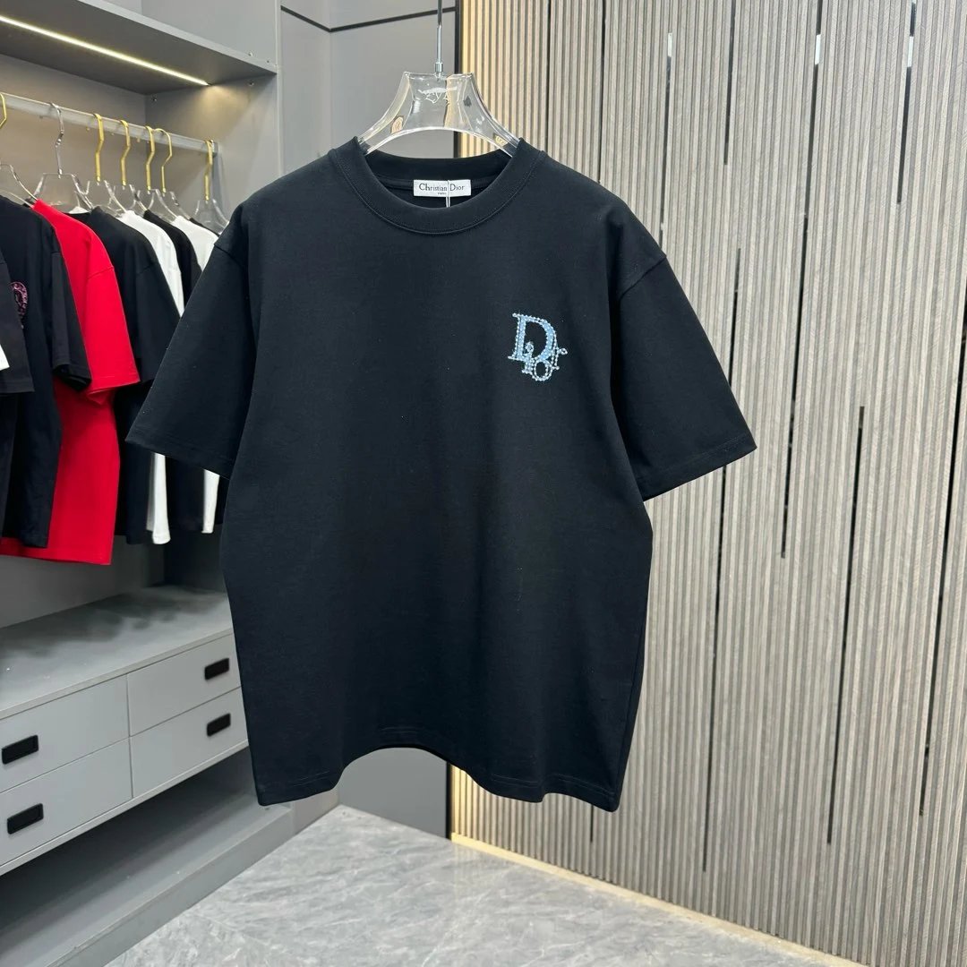 Dior T-shirt The front and rear panels feature dot printing and semicircular rhinestone craftsmanship logo round Neck Short Sleeve25ss New Pure Cotton Unisex Style T Casual T-Shirt Base Layer Shirt OS Loose Fit Half Sleeve Top Plus Size