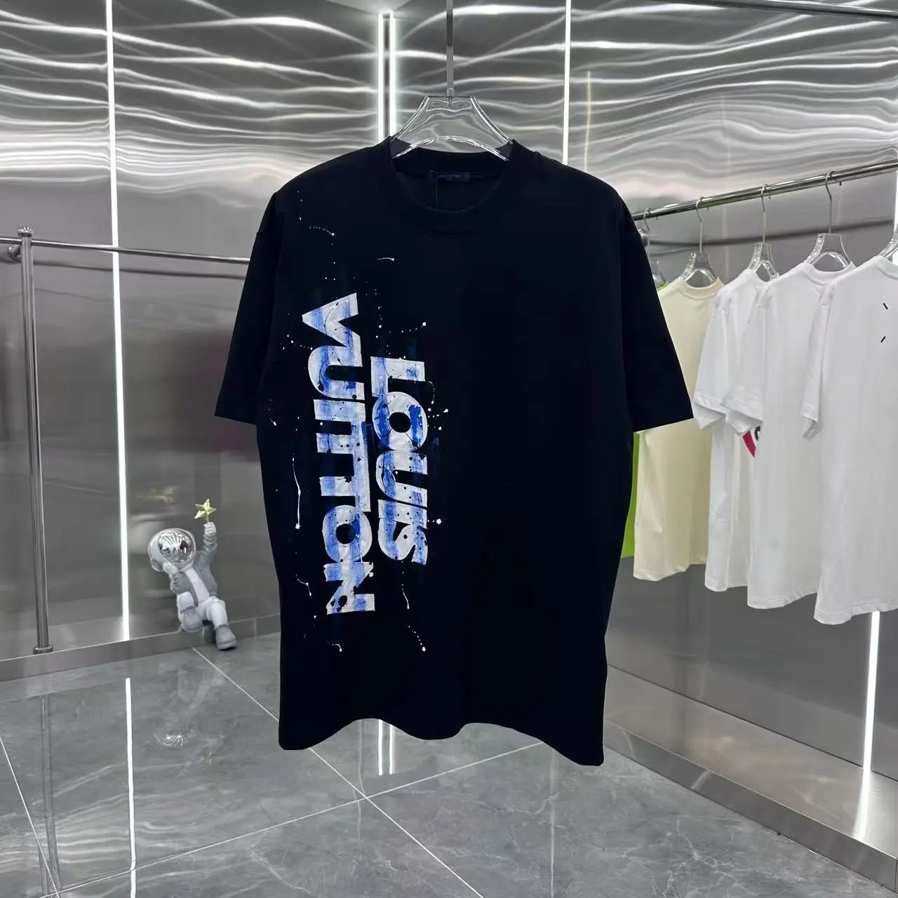 Louis Vuitton LV T-shirt Vertical Letter Print on the Chest logo round Neck Short Sleeve25ss New Pure Cotton Unisex Style T T-shirt OS Loose Fit Base Shirt Half Sleeve T-Shirt Top Half Sleeve