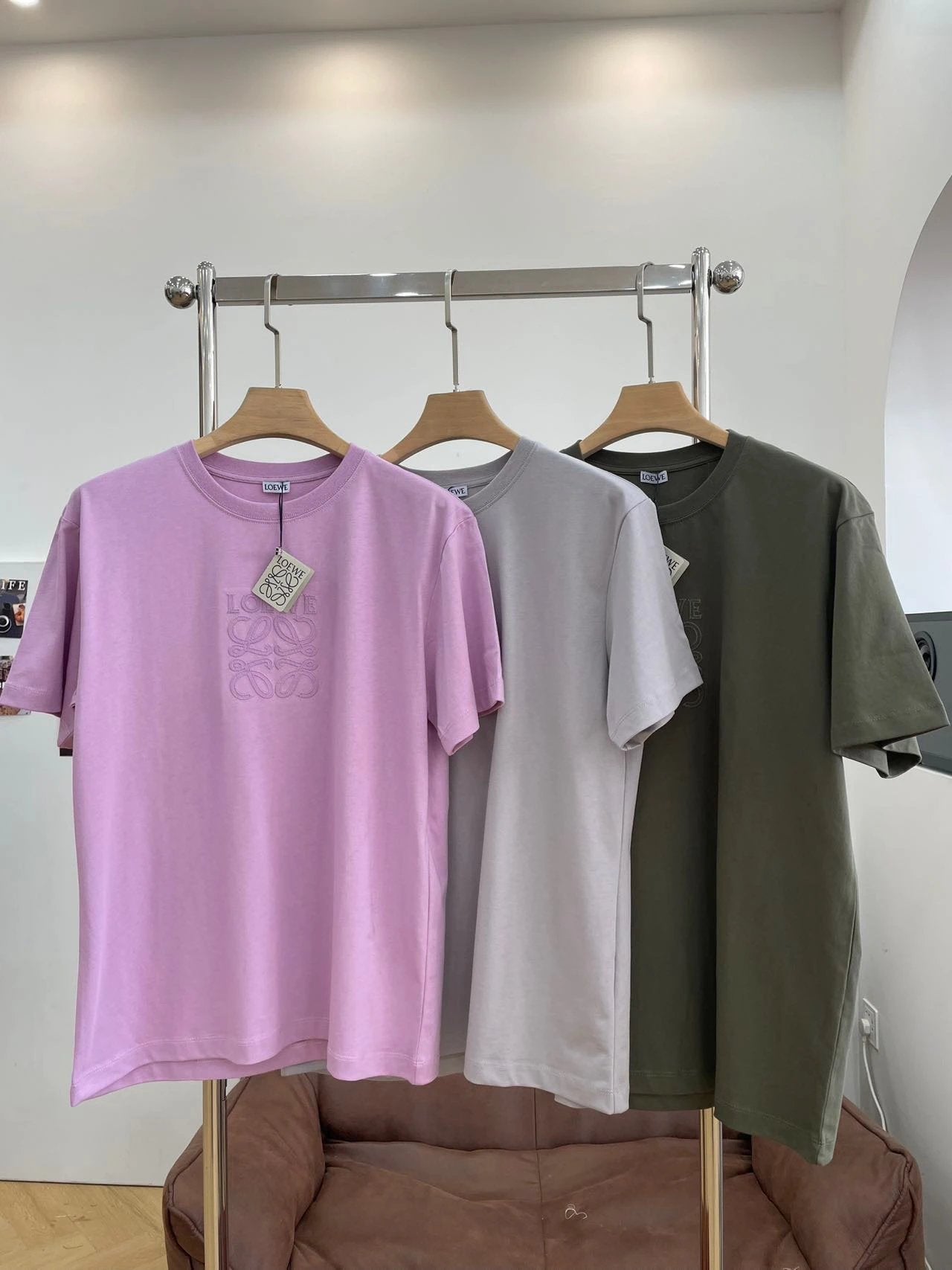 LOEWE T-shirt Chest Bowknot Embroidery logo round Neck Short Sleeve25ss New Pure Cotton Unisex Style T Casual T-Shirt Base Layer Shirt OS Loose Fit Half Sleeve Top Plus Size