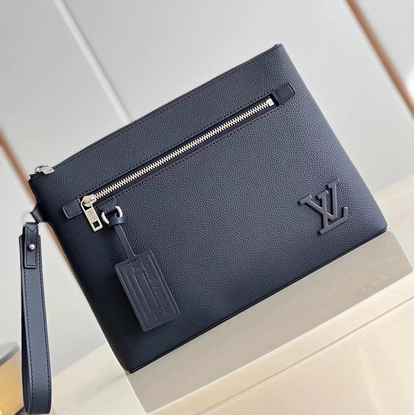 Louis Vuitton LV Wallets/Clutches 【Original Factory zp Level】M69837Men's Leather Clutch IPAD Protective Sleeve Buggy Bag aerogarmtakeoff Clutch Underarm Bag Litchi Pattern First Layer Cowhide Letter Tag M81735Green M69837Blue M69837Yellow M6983
