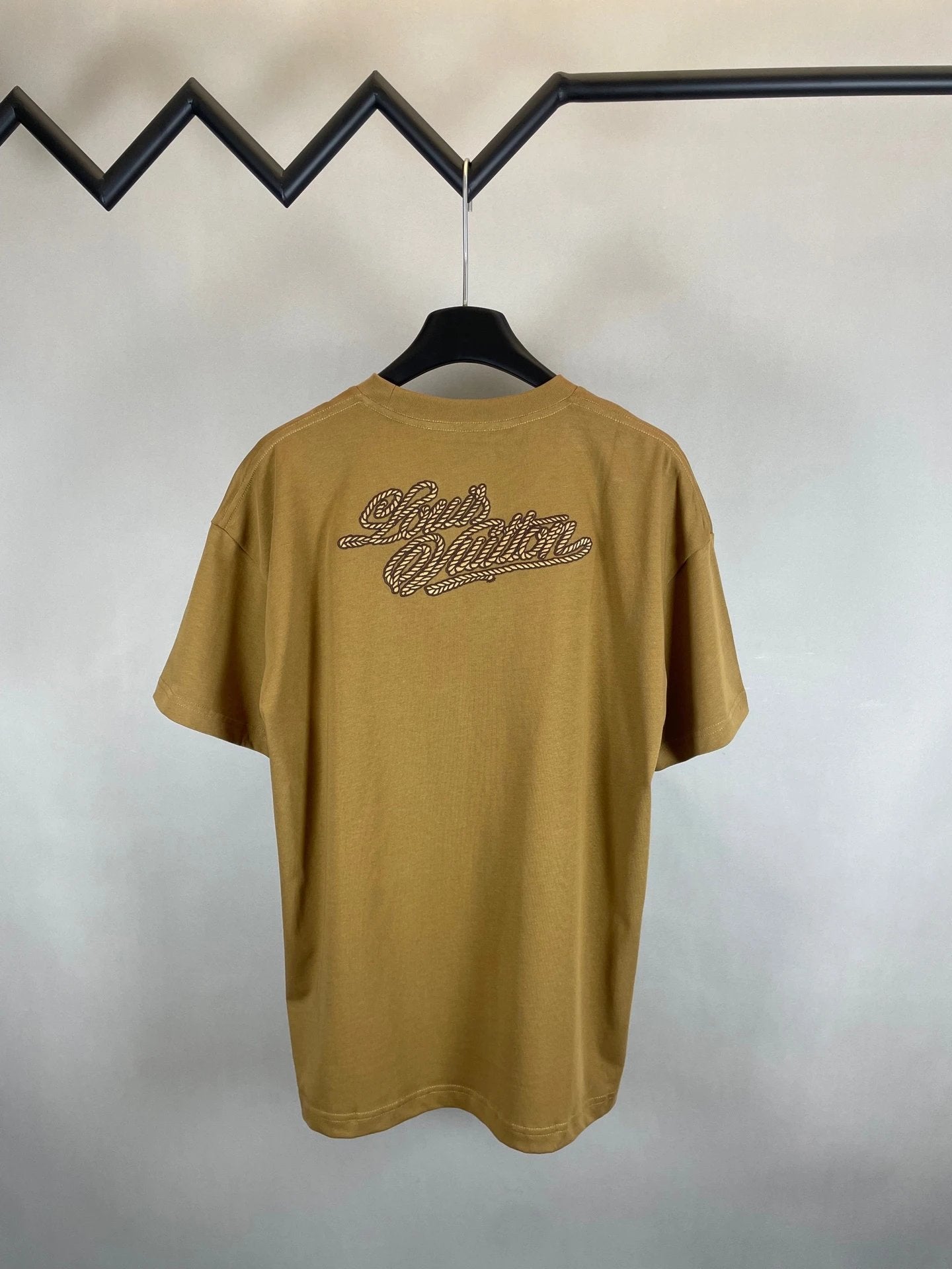 Louis Vuitton LV T-shirt Chest Patch Lock Style Embroidery logo round Neck Short Sleeve25ss New Pure Cotton Unisex Style T Casual T-Shirt Base Layer Shirt OS Loose Fit Half Sleeve Top Plus Size