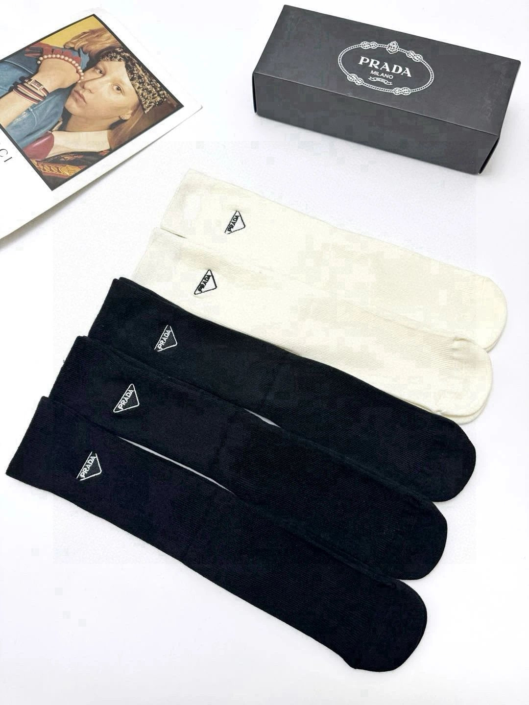 PRADA Sock 【a Box5Double】Classic Letters logo Breathable and Stylish Pure Cotton Mid-Calf Socks25ss New Cotton Socks Spring Summer Autumn Thin Business Sports Casual Versatile Deodorant Sweat-Absorbing