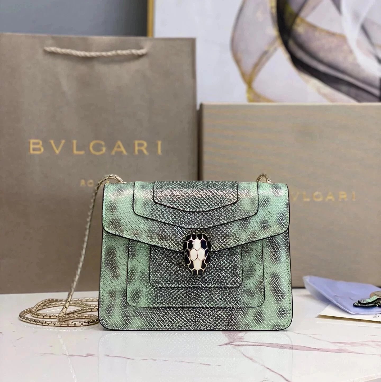 BVLGARI Bag Top version SerpetiForever Bag Decorated with a Snake's Head Chain Bag Snakeskin Enamel Snakeskin Head File Holder Mint Green