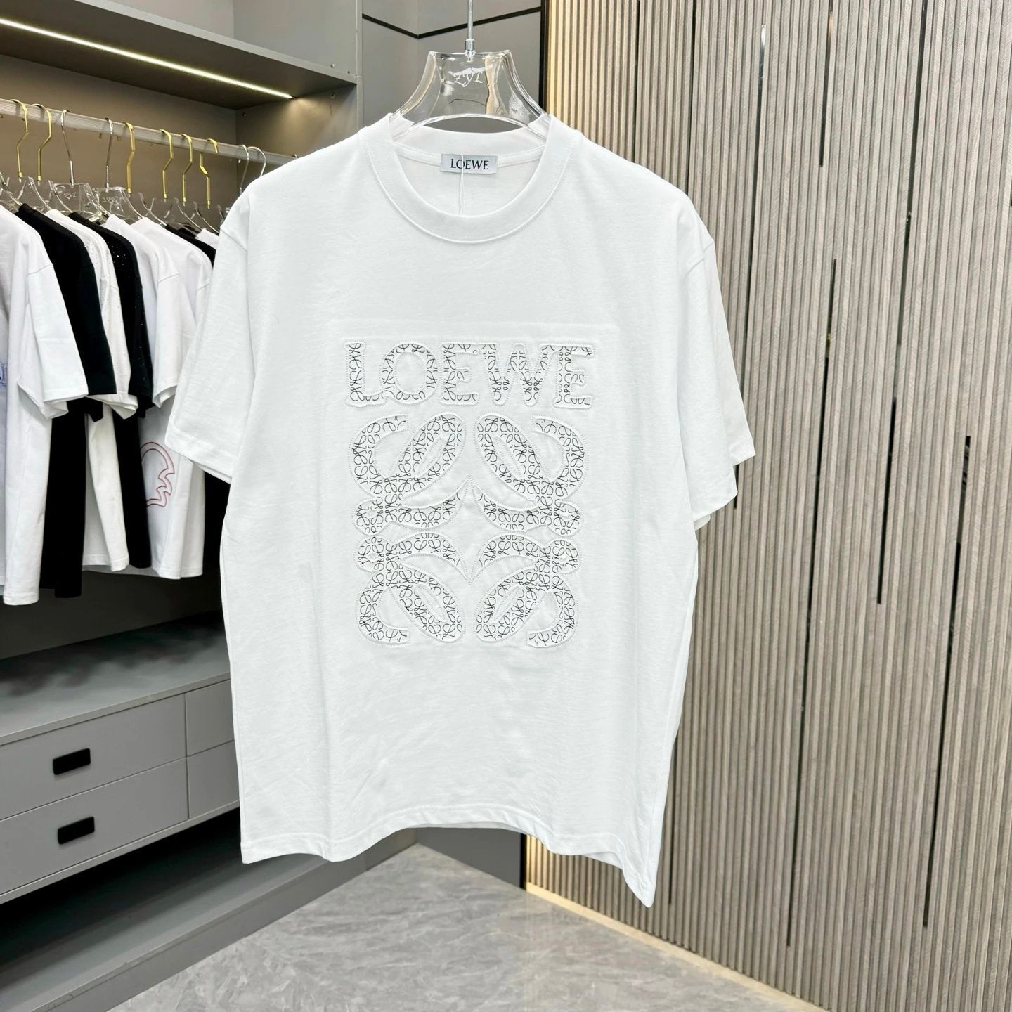 LOEWE T-shirt Chest Dot Print and Leather Patch Embroidery logo round Neck Short Sleeve25ss New Pure Cotton Unisex Style T Casual T-Shirt Base Layer Shirt OS Loose Fit Half Sleeve Top Plus Size
