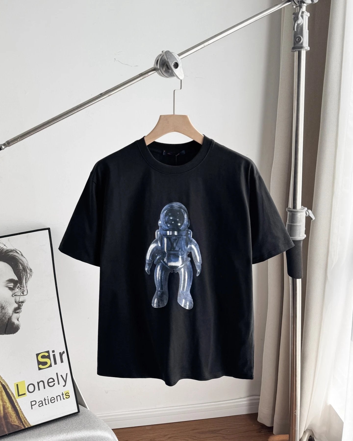 Louis Vuitton LV T-shirt Alien Print on the Chest logo round Neck Short Sleeve25ss New Pure Cotton Unisex Style T Casual T-Shirt Base Layer Shirt OS Loose Fit Half Sleeve Top Plus Size