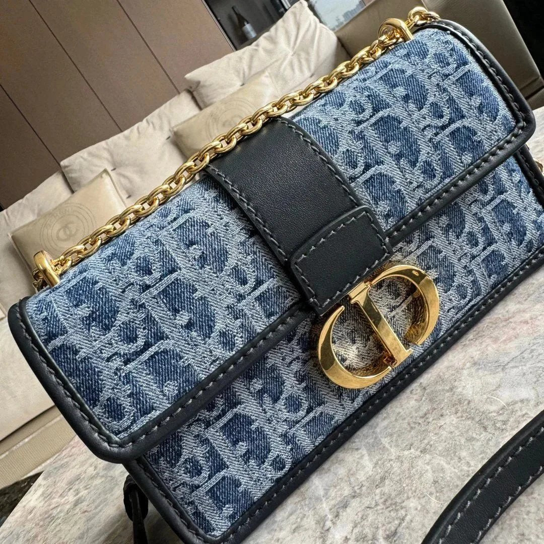 Dior Women's Bag Top version Popular Latest Denim Gradient Denim Blue Women's Bag Monda Denim Small Size30MONTAIGNE Handbag Chain Bag Shoulder Crossbady Handbag Oblique Jacquard Fabric&with Irregular Stone Washing Effect Flap Bag M9334Removable Chain Back