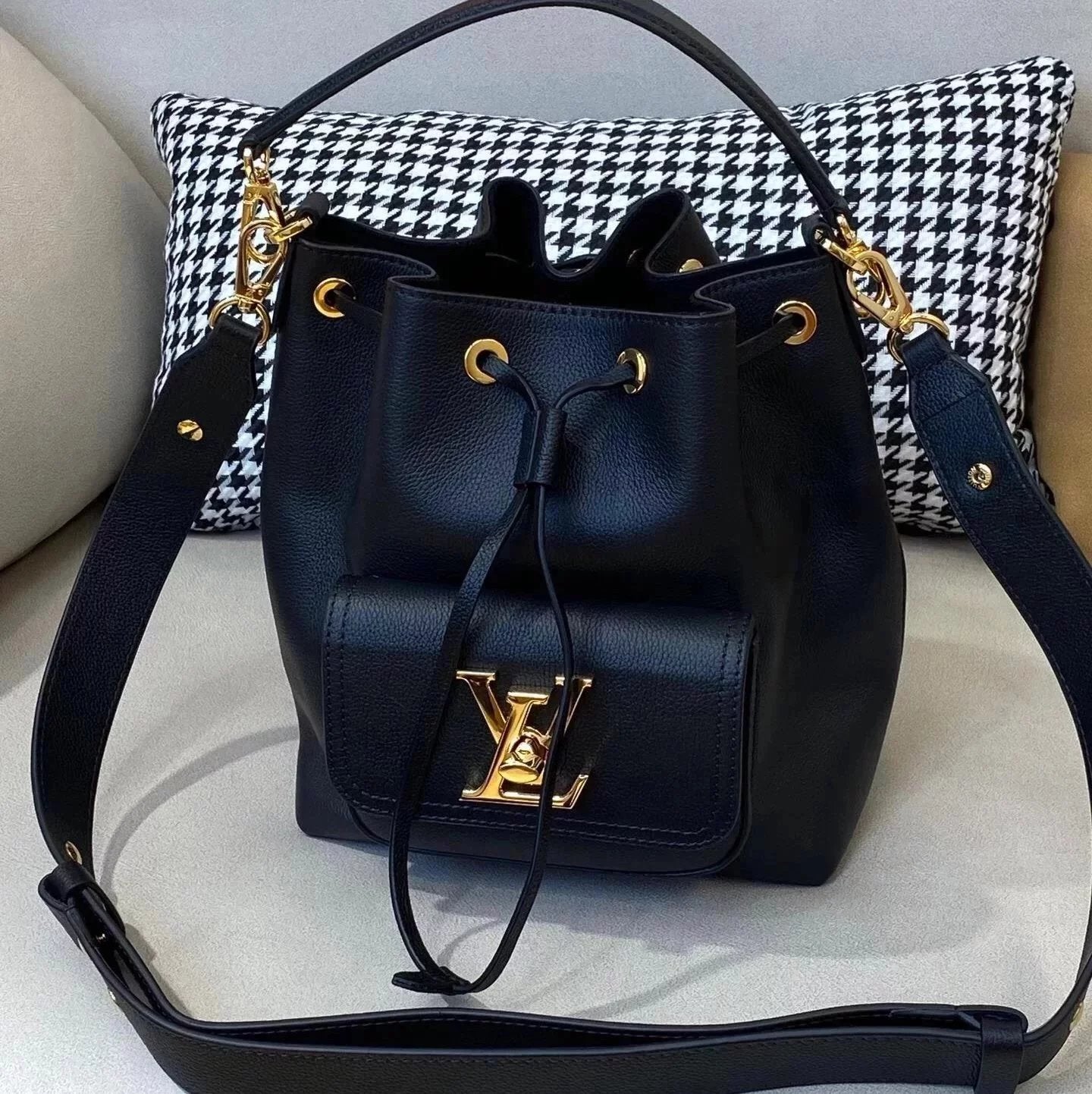 Louis Vuitton LV Backpack Top version M57687Black M54688Gray M57689Brown LOCKMEBUCK Drawstring Twistlock Lock Bucket Bag Full Leather Shoulder Crossbody Handbag