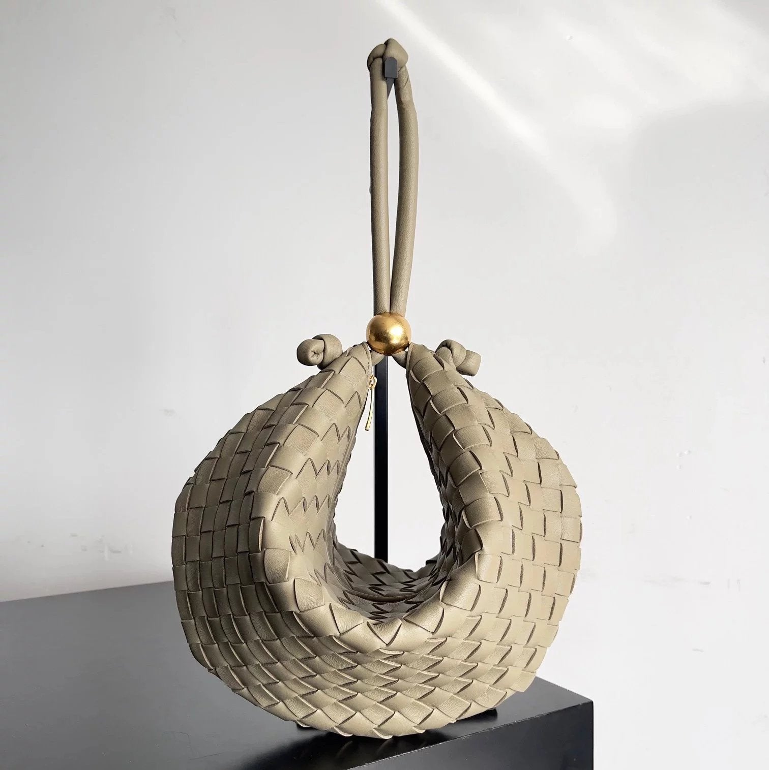 Bottega Veneta Women's Bag Top version 【Version Original Leather】Free Counter Packaging2022New TurnBagBottegaVeneta Golden ball jodie Underarm bag hobo Bag Ingot Bag Golden Balls Adjustable Buckle Brand New Woven Bag Women's Bag Golden Balls Bag Metal Bea