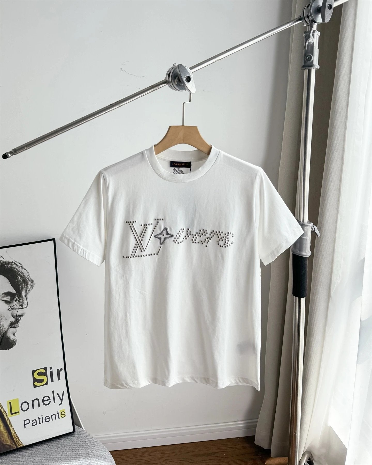 Louis Vuitton LV T-shirt Chest Handwritten Letter Rivet Pattern Embroidery logo round Neck Short Sleeve25ss New pure cotton T Unisex T-Shirt OS Drop Shoulder Loose Fit Base Shirt Top T-Shirt Short Sleeve