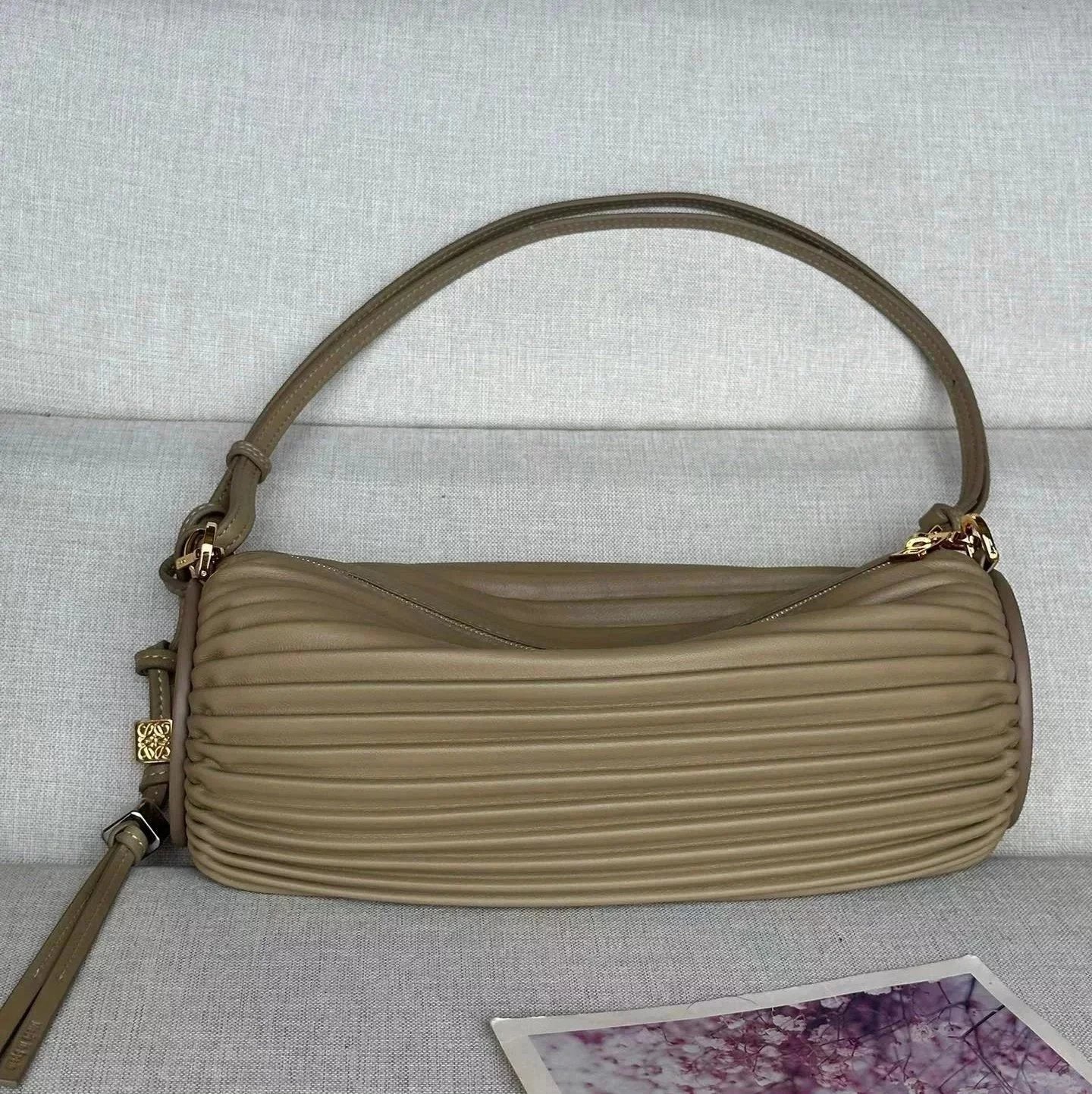 LOEWE Women's Bag Top version 【Original Quality】2024New Product BraceletPouch Pleated Tote Bracelet Bag Women's Bag Handbag Underarm Bag Clutch Shoulder Bag Pleated Napa Cowhide round Bag Luo Jia New Pen Holder Bag Chain Small Bag Shoulder Messenger Bag52