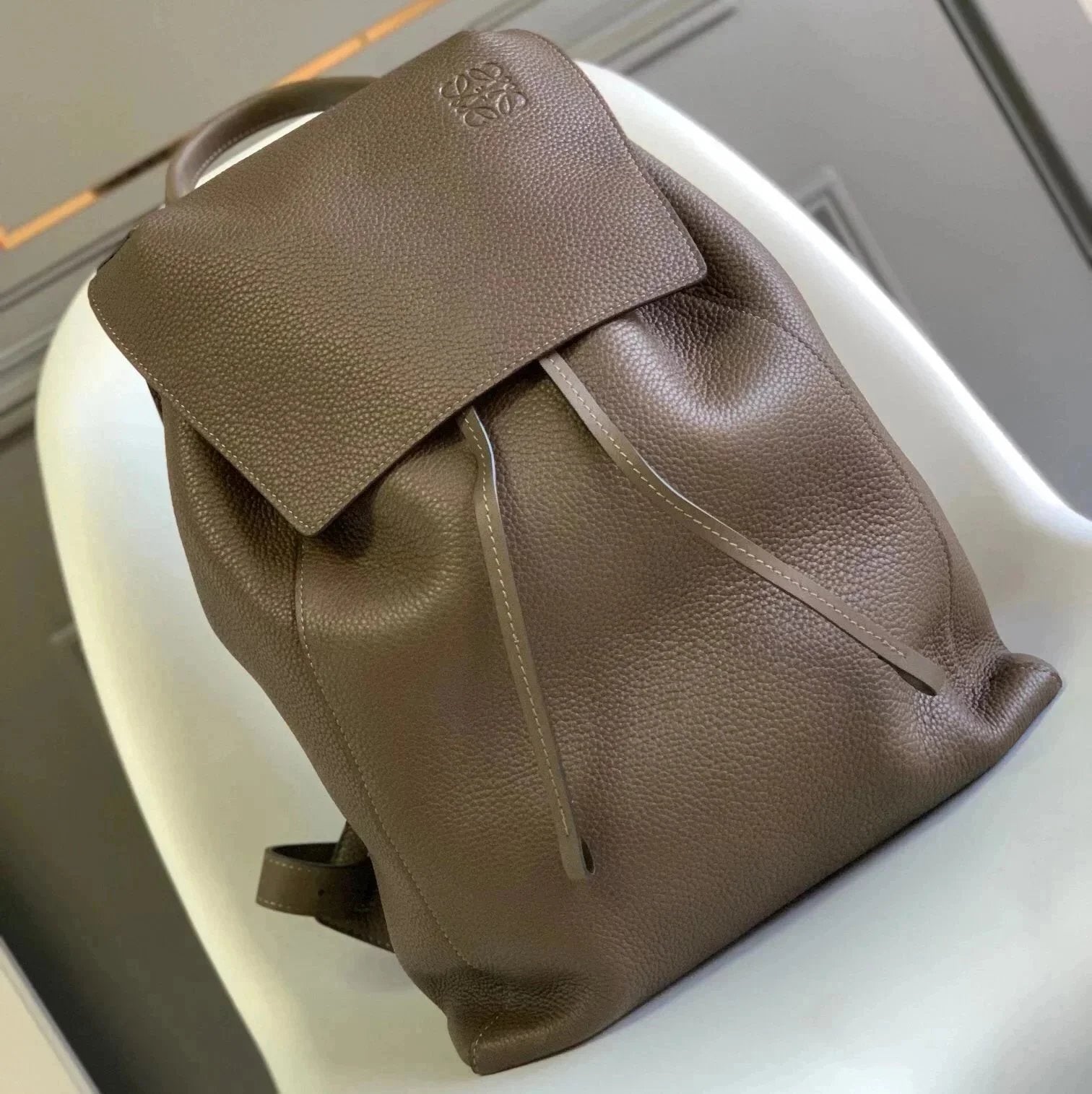LOEWE Backpack Top version 【Original Leather】Men's Backpack Litchi Pattern Leather Backpack Schoolbag Travel Bag Computer Bag Business Traveling Luggage Bag Backpack Men's and Women's Bags