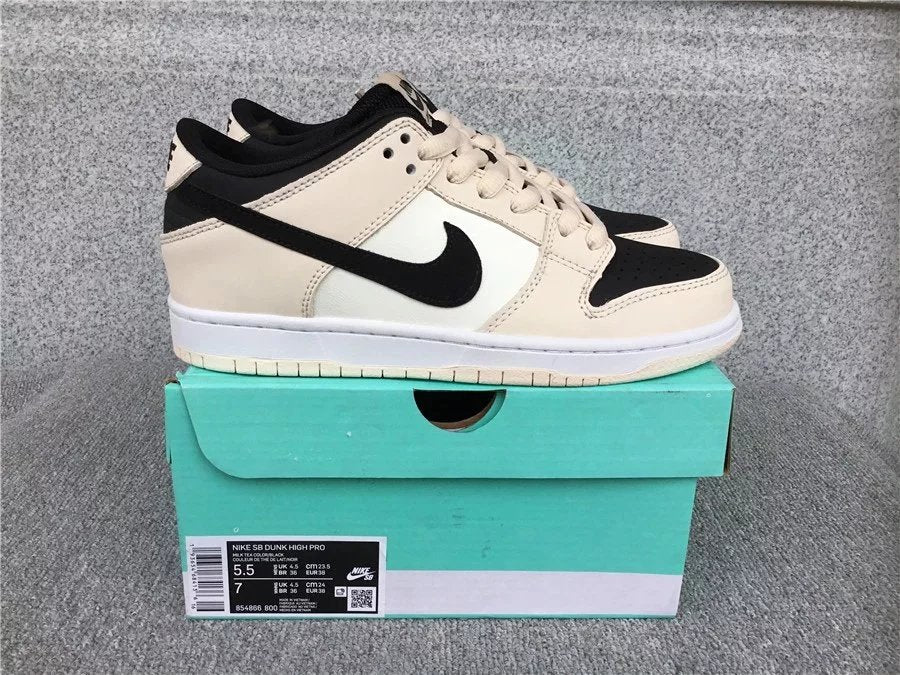 Nike Dunk Low shoes