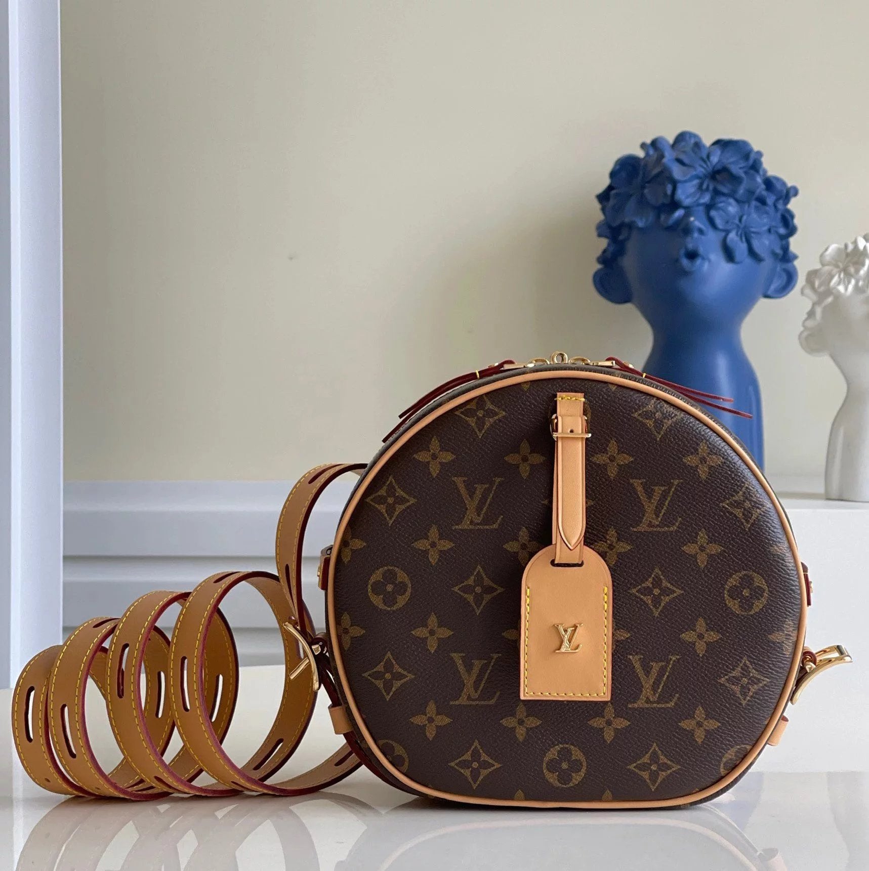 Louis Vuitton LV Women's Bag Top version 【Surrogate Shopping Edition Premium】miniBoiteChapeau round Pie Bag Cell Phone Wallet Underarm Bag Handbag Shoulder Bag Messenger Bag Handbag Ladies Bag Goddess Bag Net Red Bag Women's Bag M45149M45578M52294