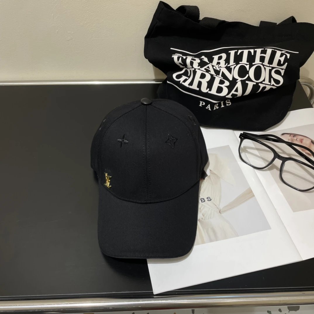 Louis Vuitton LV Hat Alphabet Gold Label logo Baseball Cap Sunshade Sun Protection Duckbill Cap Large Head Circumference Slimming Face Curved Brim Versatile Sports Hat for Men and Women Couples Same Style