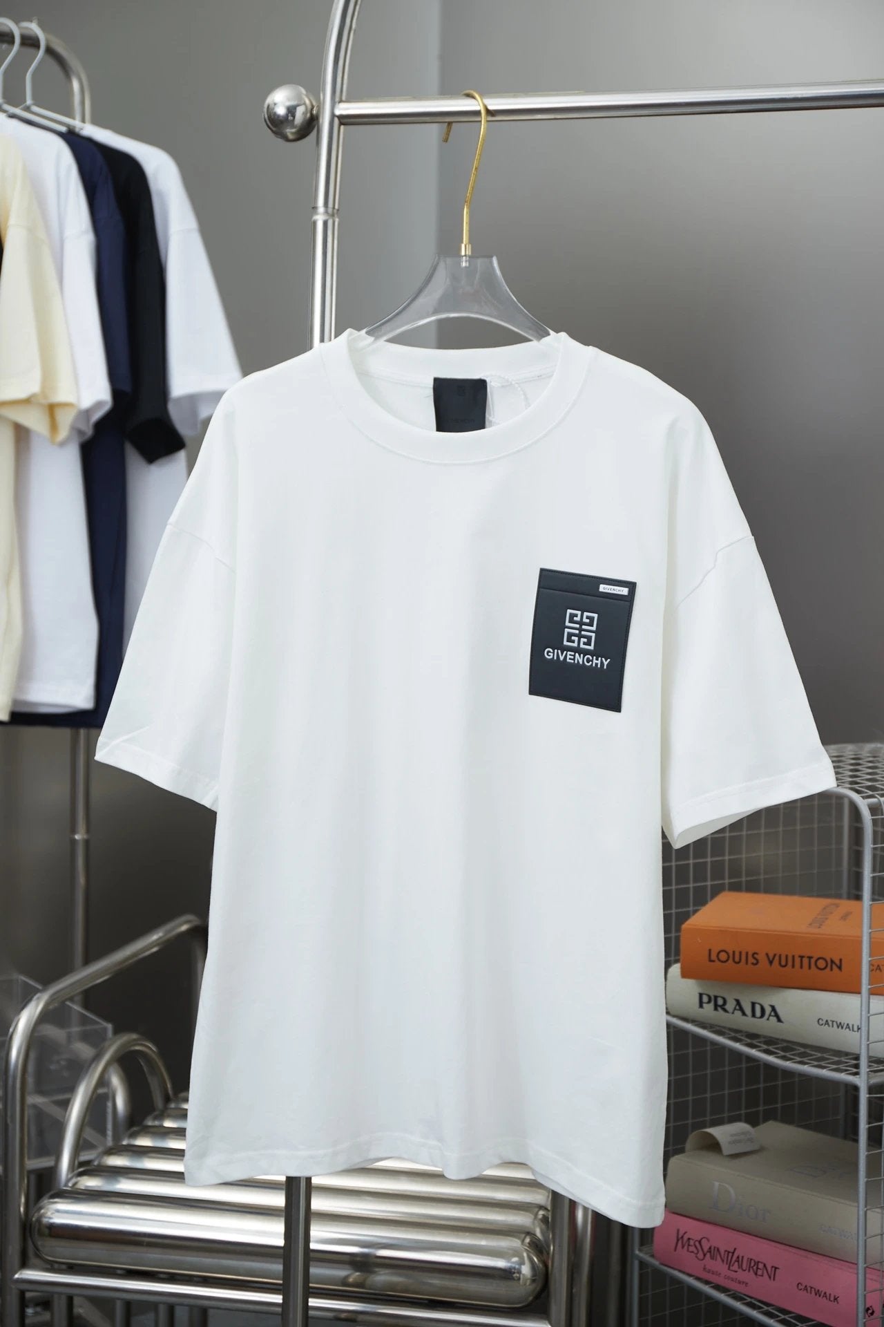 Givenchy T-shirt 25SS Early Spring New 3D Leather Tag with Metal Letters logo Round Neck Short Sleeve Unisex T T-shirt