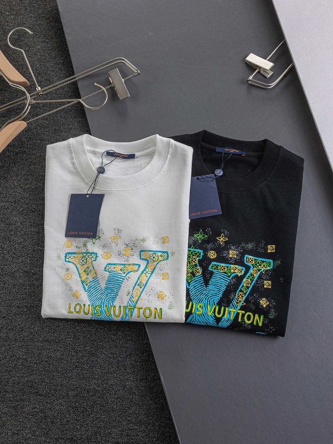 Louis Vuitton LV T-shirt Chest Floral Letter Fingerprint Wave Print logo round Neck Short Sleeve25ss New Pure Cotton Unisex Style T T-shirt OS Loose Fit Base Shirt Half Sleeve T-Shirt Top Half Sleeve