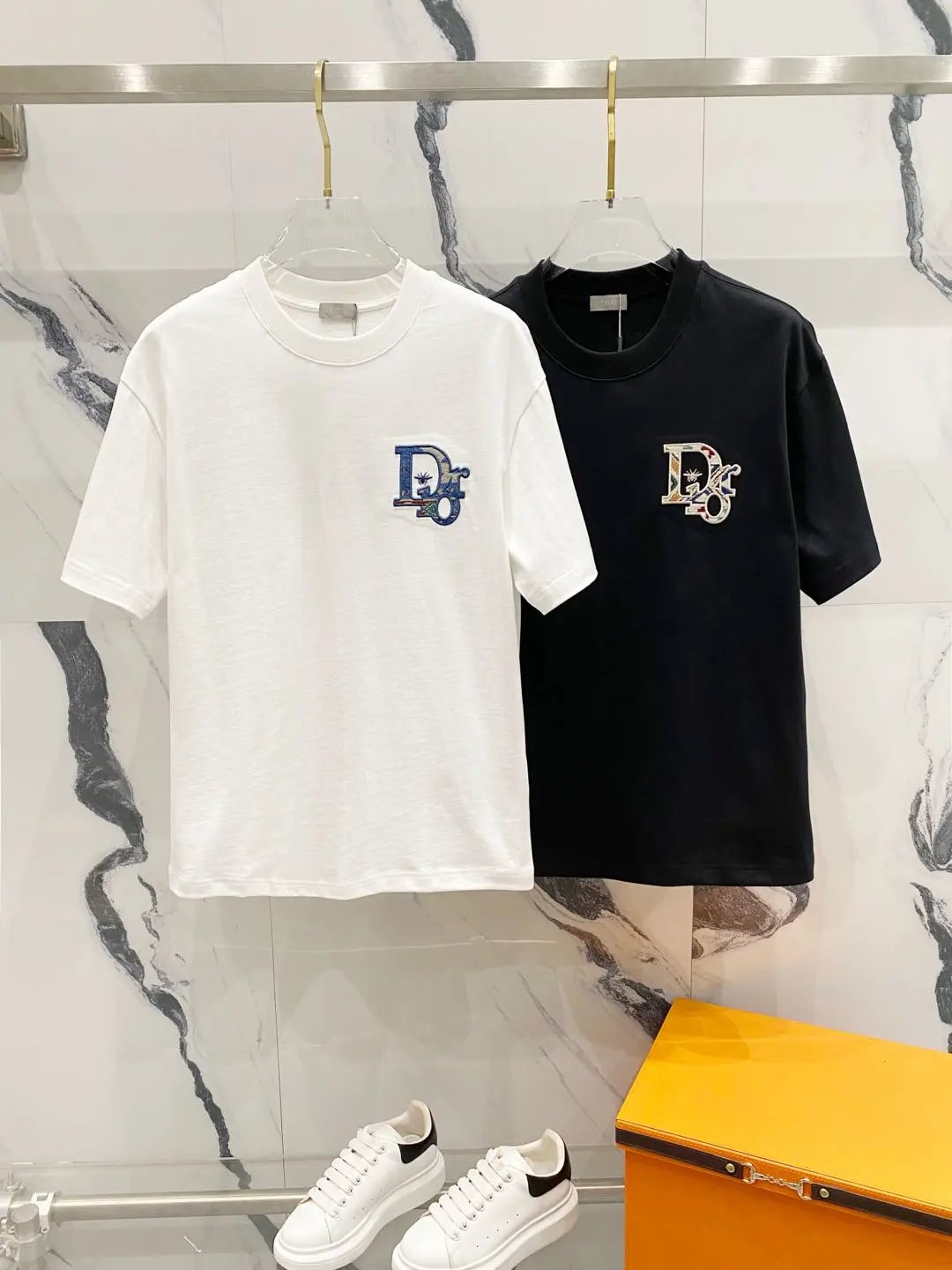 Dior T-shirt Front and back panel bee letters LOGO Embroidered Crew Neck Short Sleeve25ss New pure cotton T Unisex T-Shirt OS Loose Fit Base Shirt Top Half Sleeve T-Shirt