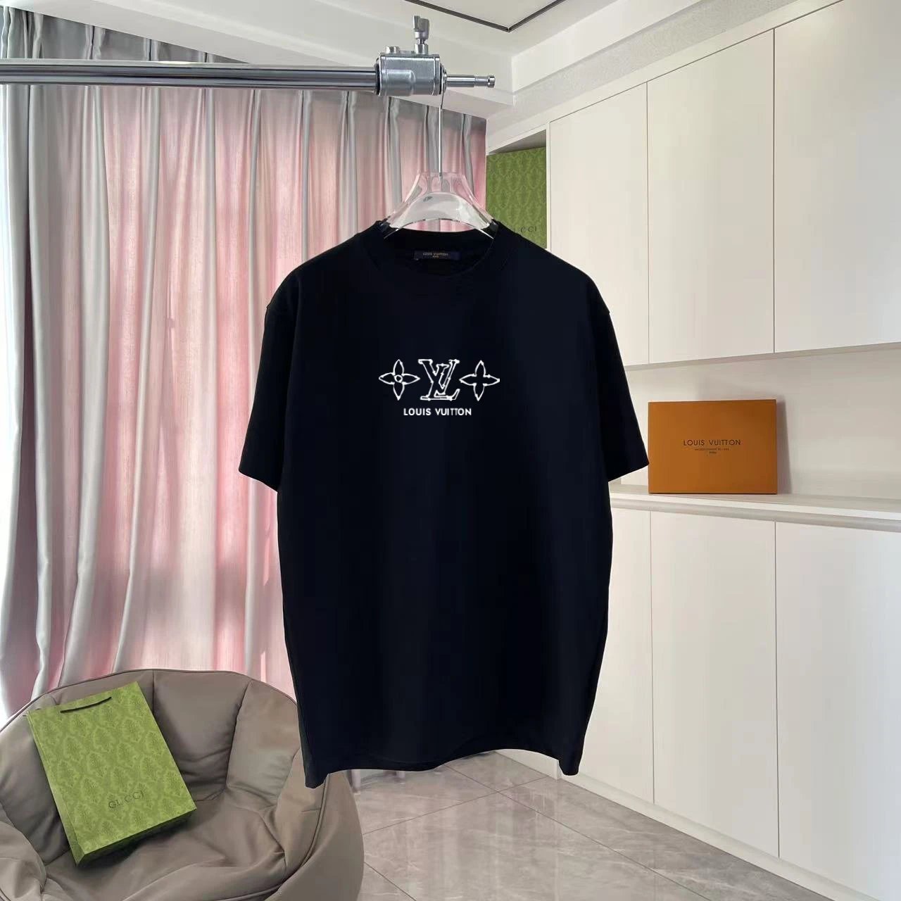 Louis Vuitton LV T-shirt Unique Lettering on the Chest logo Printed Crew Neck Short Sleeve Pure Cotton T T-shirt ins Unisex Simple Summer New Casual Base Shirt T-Shirt