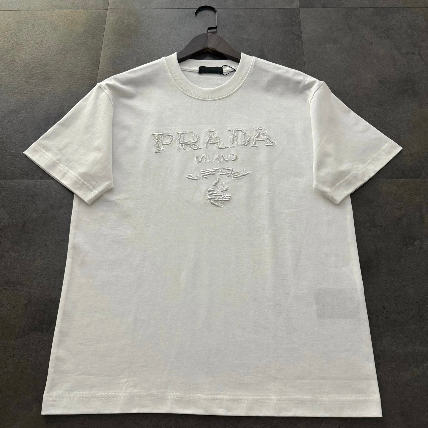 PRADA T-shirt Solid Color Letter Embroidery on the Chest logo round Neck Short Sleeve25ss New Pure Cotton Unisex Style T T-shirt OS Loose Fit Base Shirt Top Half Sleeve T-Shirt
