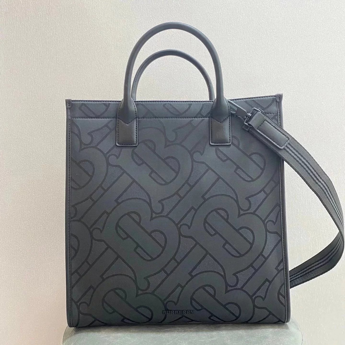 Burberry Women's Bag Top version Fabric Made of New Tote Bag Recycled Polyester Fiber and Cotton Yarn TB Flag logo Men and Women tote Tote Bag Handbag Computer Bag Men's and Women's Handbags