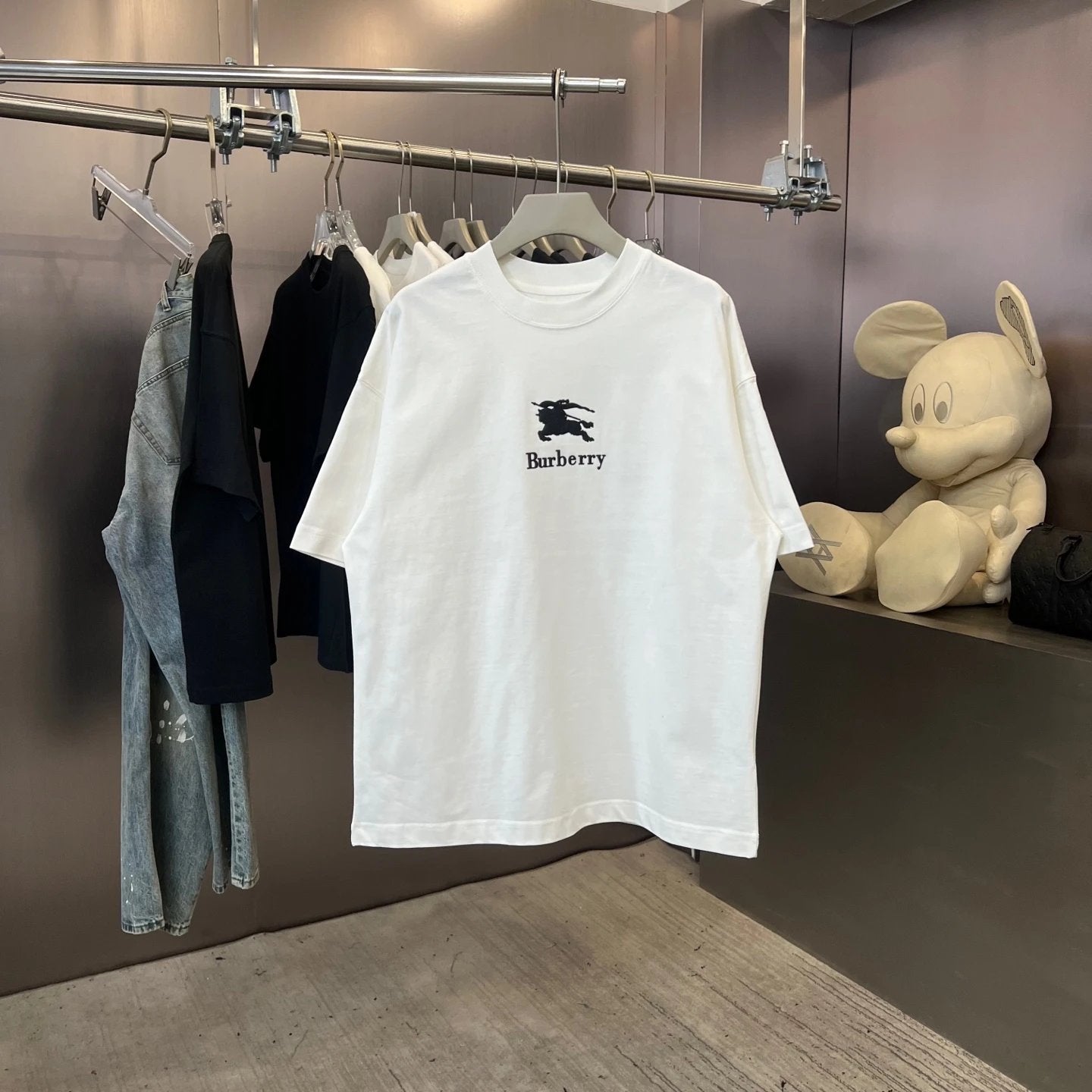 Burberry T-shirt Chest War Horse Print logo round Neck Short Sleeve25ss New Pure Cotton Unisex Style T T-shirt OS Loose Fit Base Shirt Half Sleeve T-Shirt Top Half Sleeve