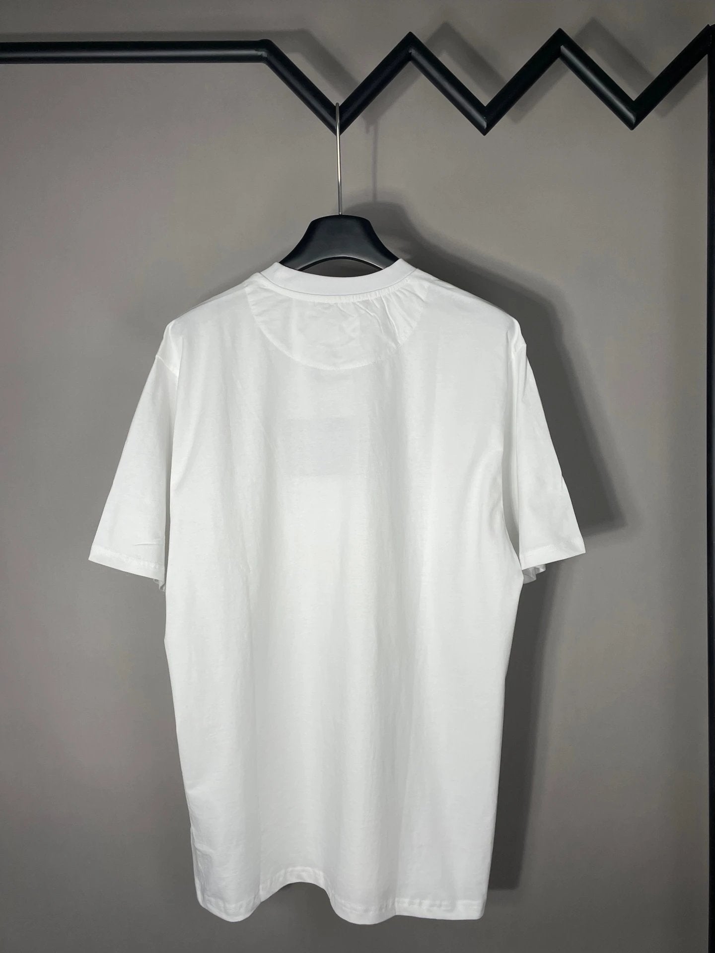 PRADA T-shirt Classic logo on the chest and diamond-shaped diagonal stripe gold badge embellishment logo round Neck Short Sleeve25ss New Pure Cotton Unisex Style T T-shirt OS Loose Fit Base Shirt Half Sleeve T-Shirt Top Half Sleeve
