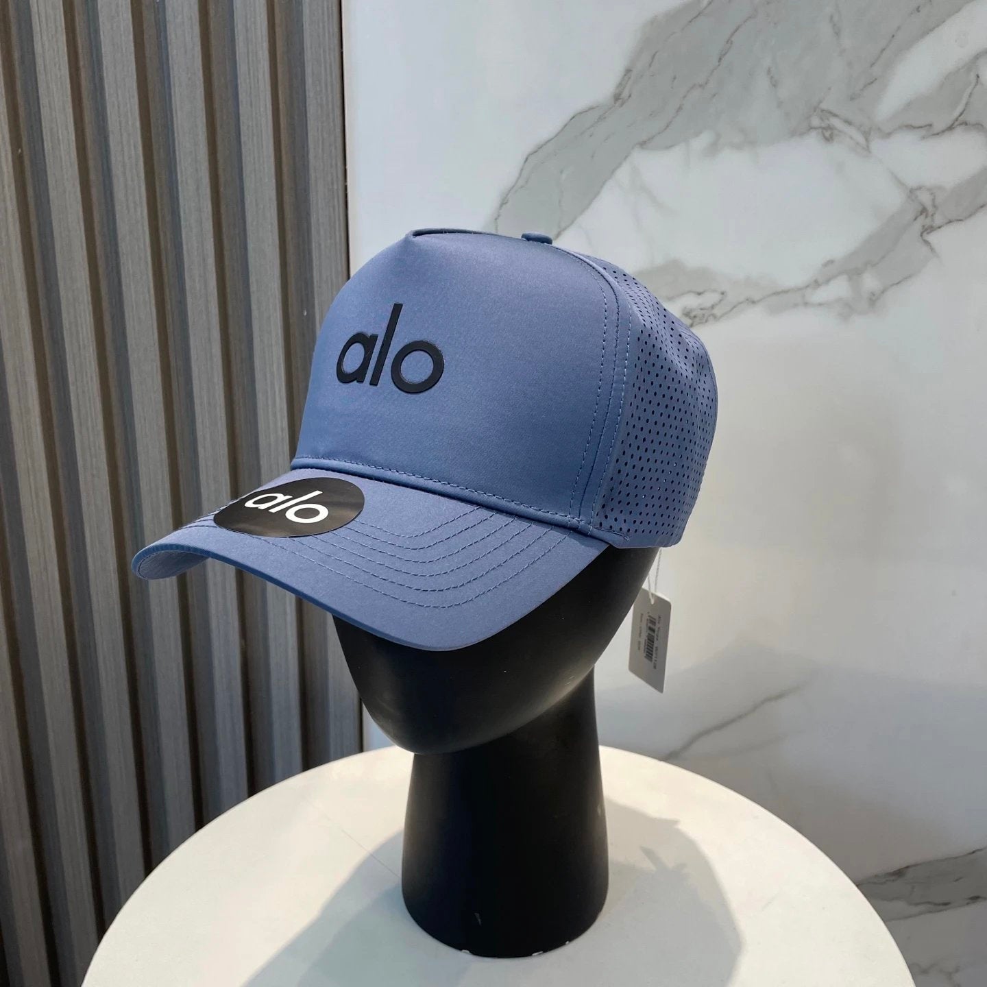 Alo Yoga Hat Letter Printing logo Baseball Cap Sun Protection Visor Cap Large Head Circumference Versatile Sports Hat Slimming Face Curved Brim Unisex Couple Style