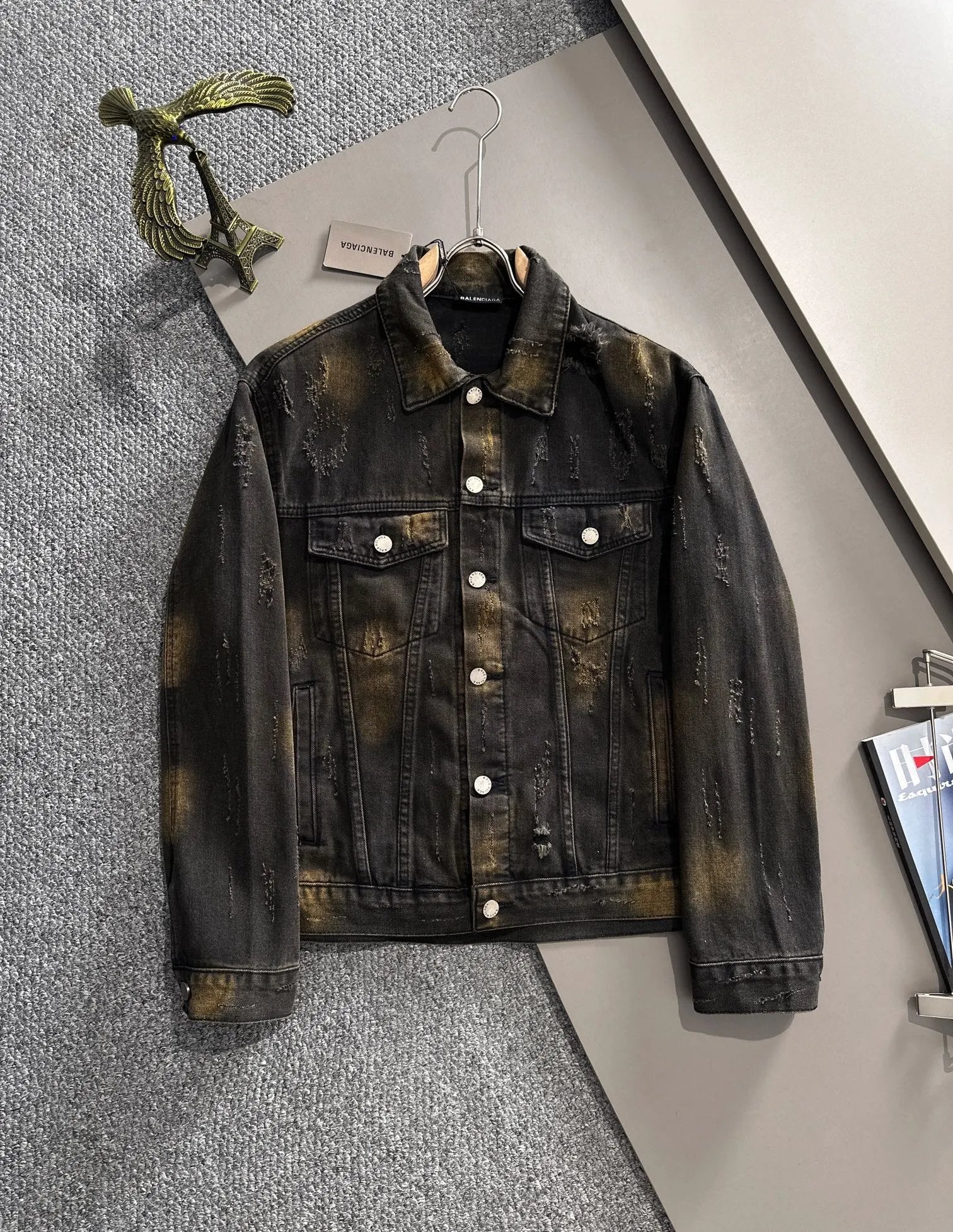Balenciaga Jackets Distressed Jacquard Denim Jacket Fashion Simple Heavy Casual Short Denim Unisex Washed Vintage Turn-down Collar Jacket