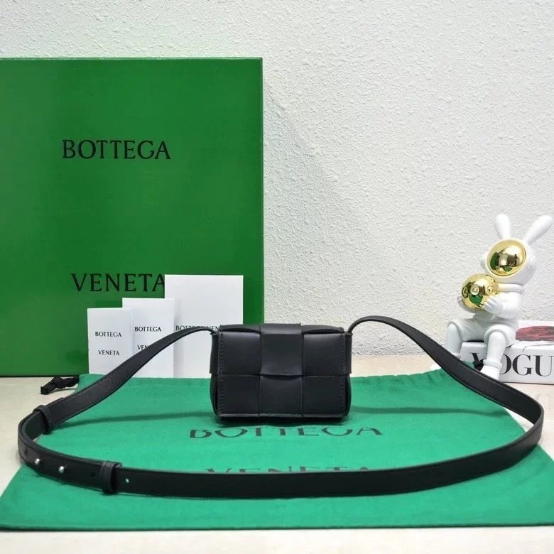 Bottega Veneta Women's Bag Top version 【Original Goods】Classic Mini Woven Bag mini6Lattice Camera Bag Lipstick Pack Small Waste Bag miniCassette Pillow Bag Woven Square Bag Rubik's Cube Woven Bag Men's and Women's Handbags Same Style Crossbody Bag Shoulde