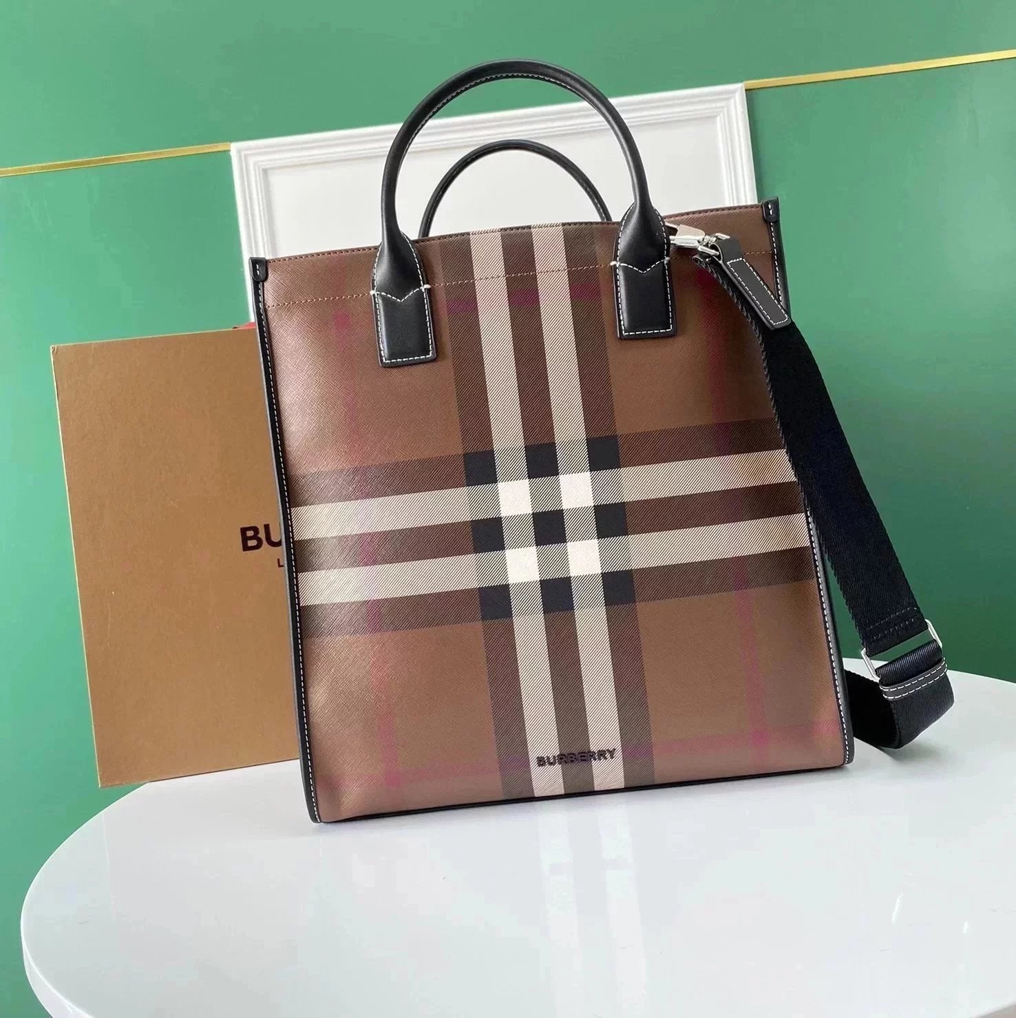 Burberry Men's Bag Top version 【Original Leather】New Men's Tote Bag Classic Plaid Pattern Men's Bag Business Briefcase Men's Handbag Crossbody Bag Tote Men's Bag