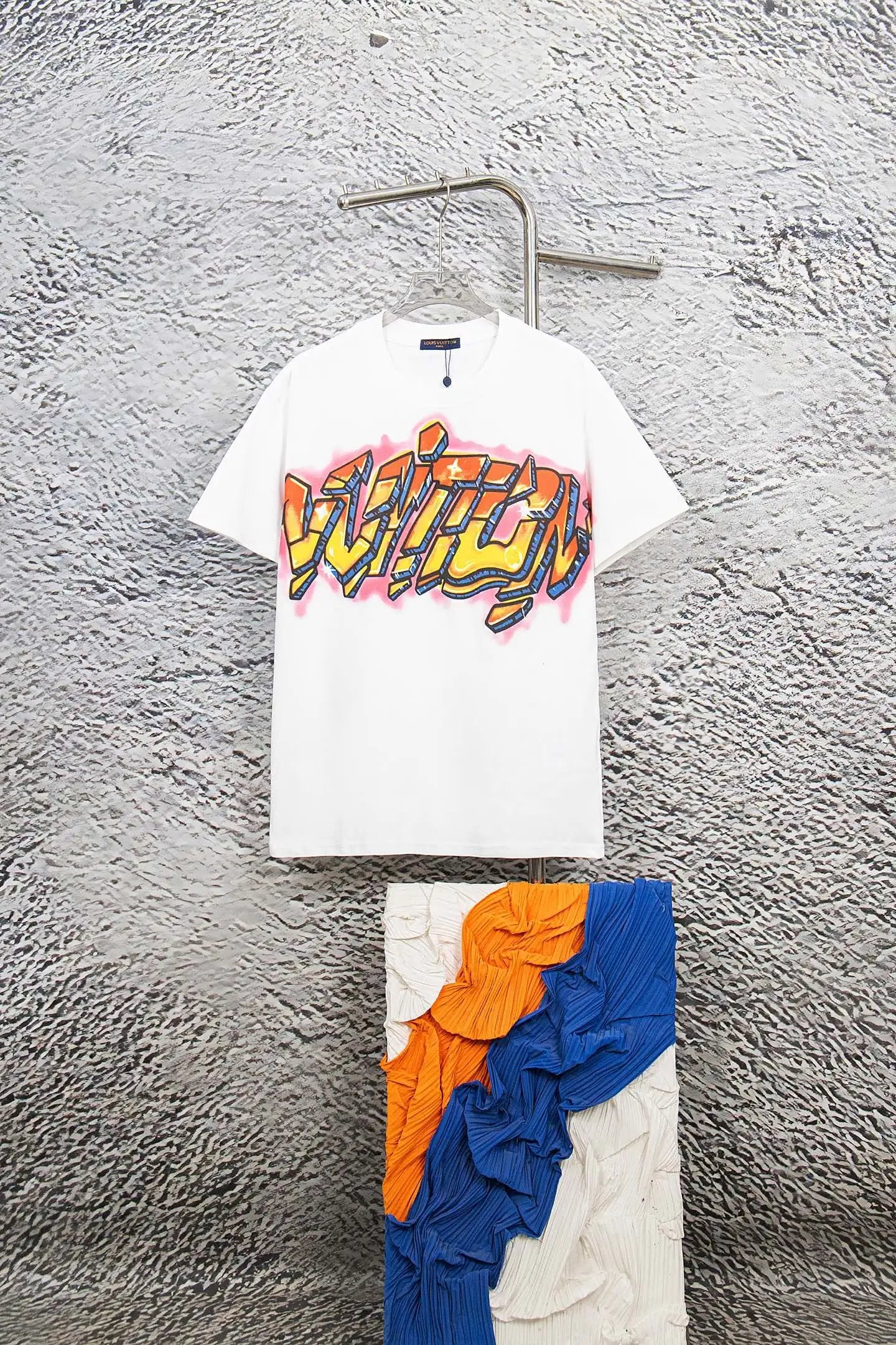 Louis Vuitton LV T-shirt Flame Graffiti Letters on the Chest logo round Neck Short Sleeve25ss New Pure Cotton Unisex Style T T-shirt OS Loose Fit Base Shirt Half Sleeve T-Shirt Top Half Sleeve