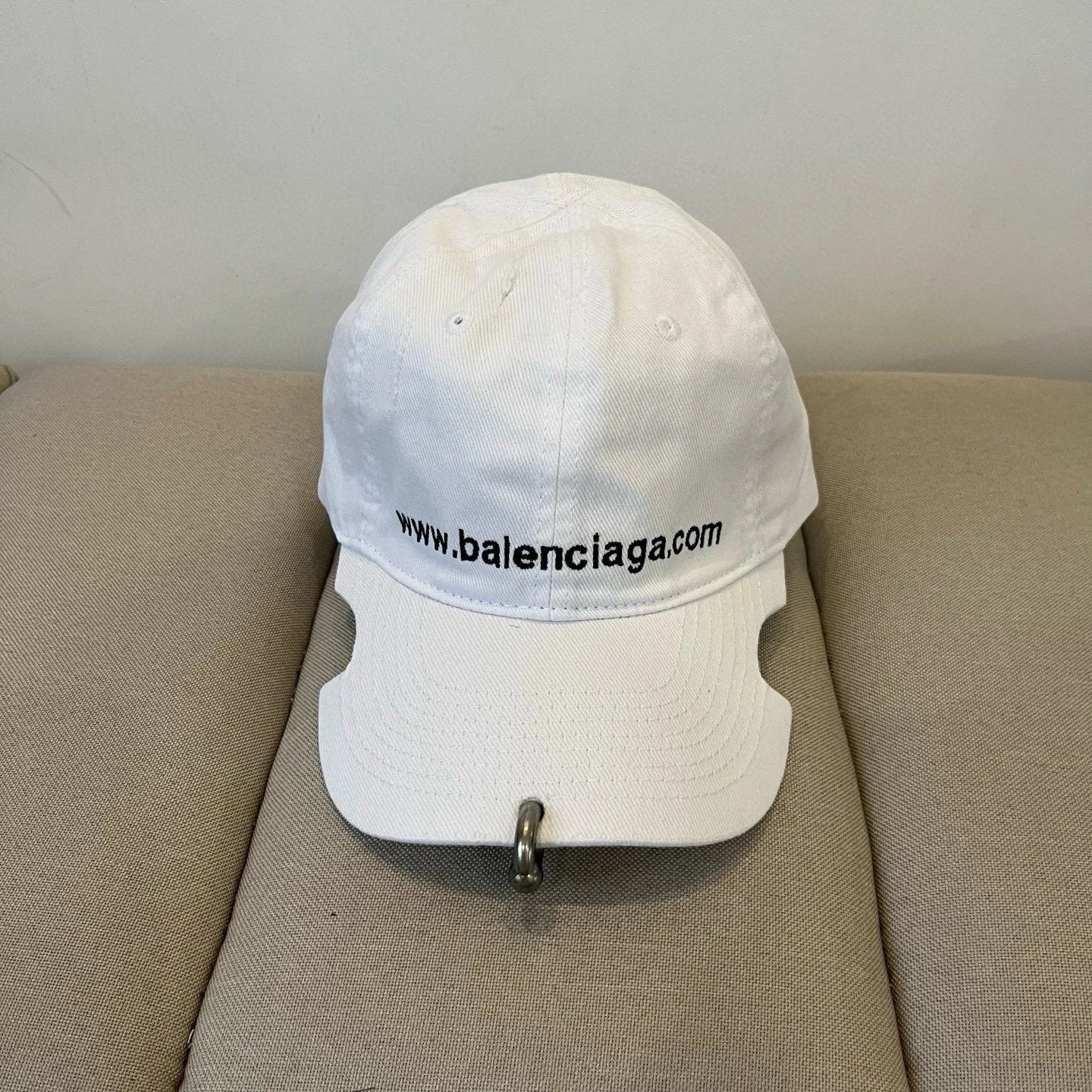 Balenciaga Hat URL letters logo Baseball Cap Sunshade Sun Protection Duckbill Cap Large Head Circumference Slimming Face Curved Brim Versatile Sports Hat for Men and Women Couples Same Style