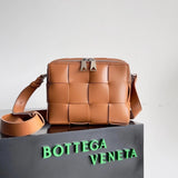 Bottega Veneta Men's Bag Top version Original Order23New Men's CASSETTE Camera Bag Shoulder Bag Messenger Bag Pillow Bag New Big Woven Bag Men's and Women's Bags Box Bag Men2023SSPreSpring New Camera